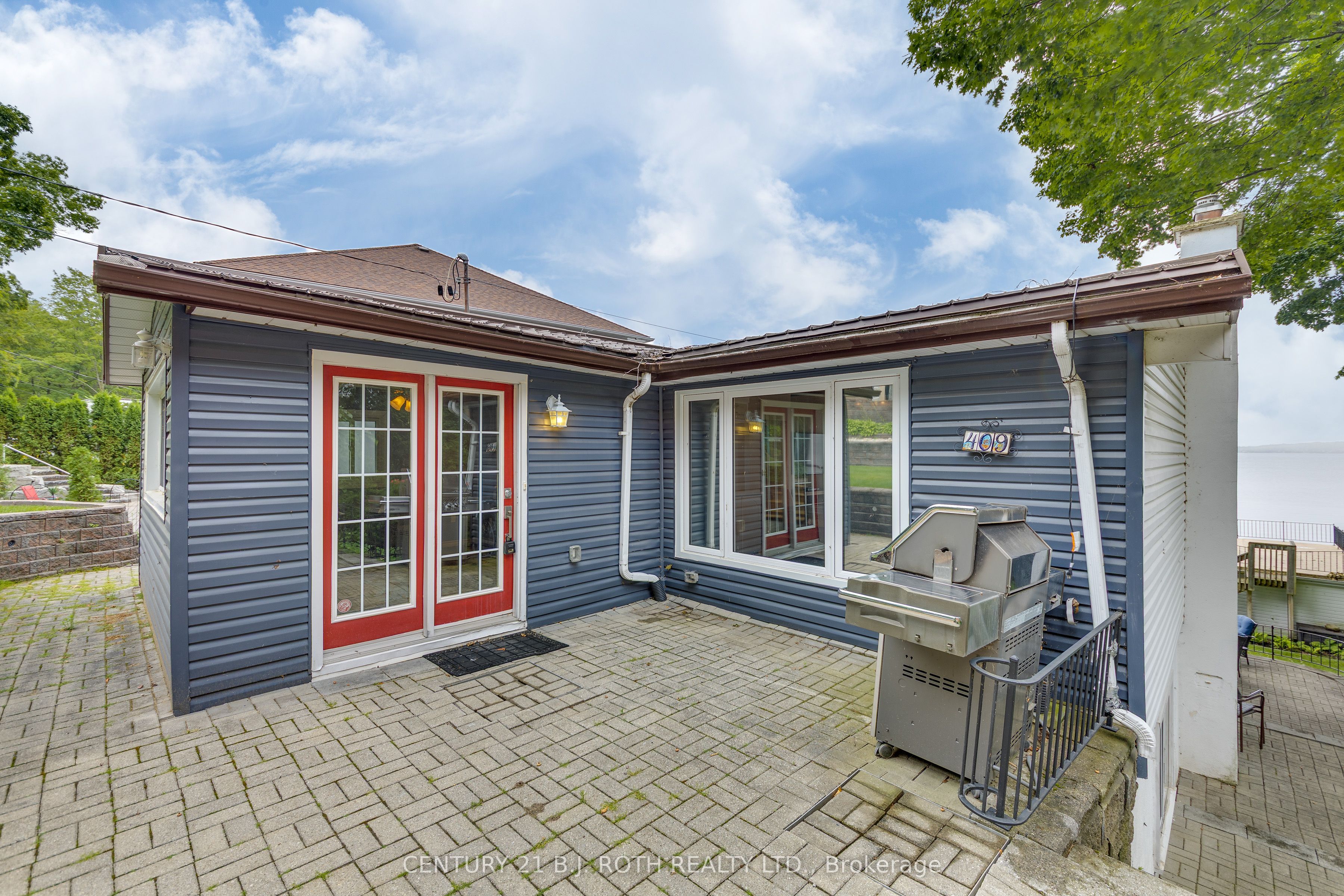 409 Pheasant Lane Property Photo 8