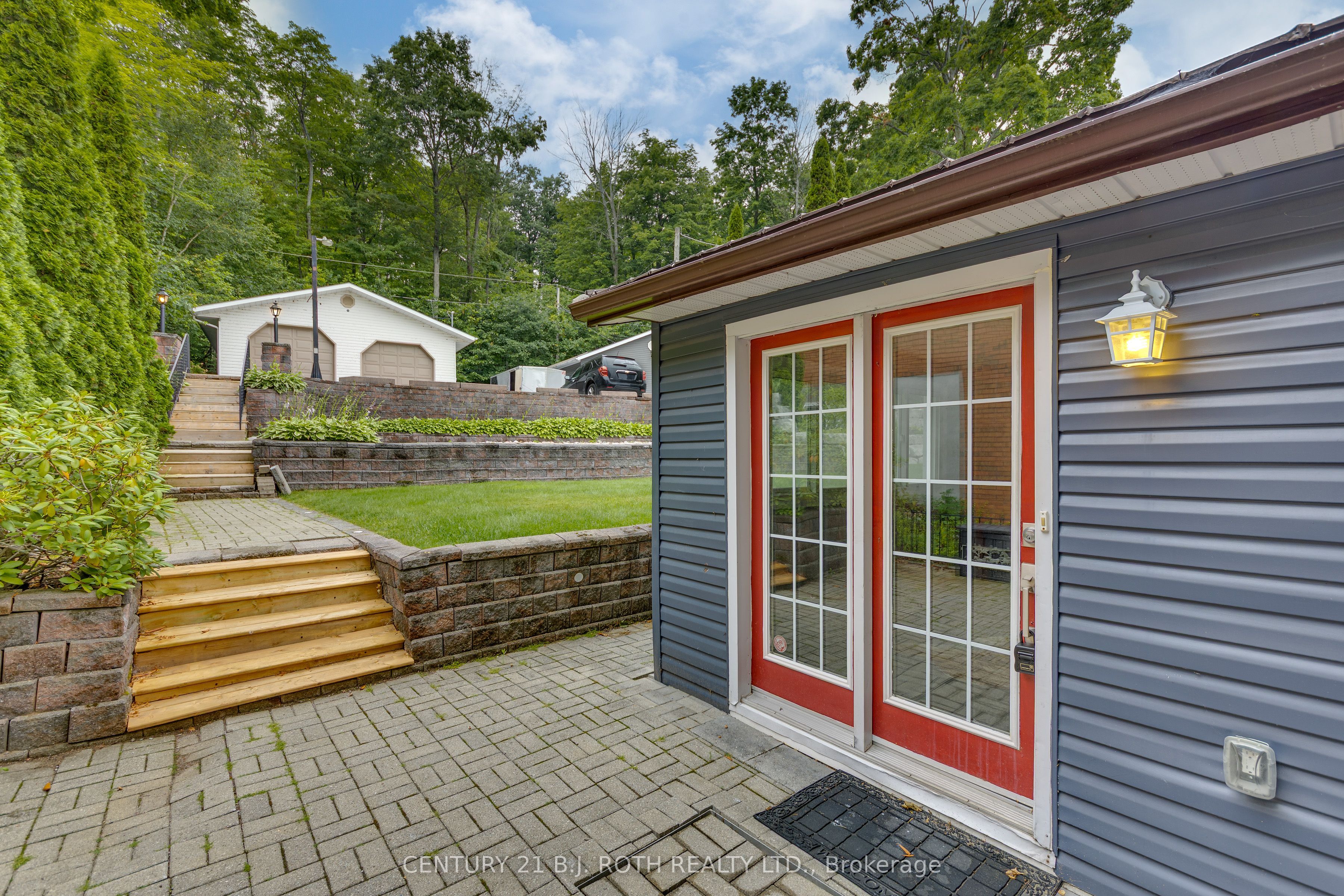 409 Pheasant Lane Property Photo 9