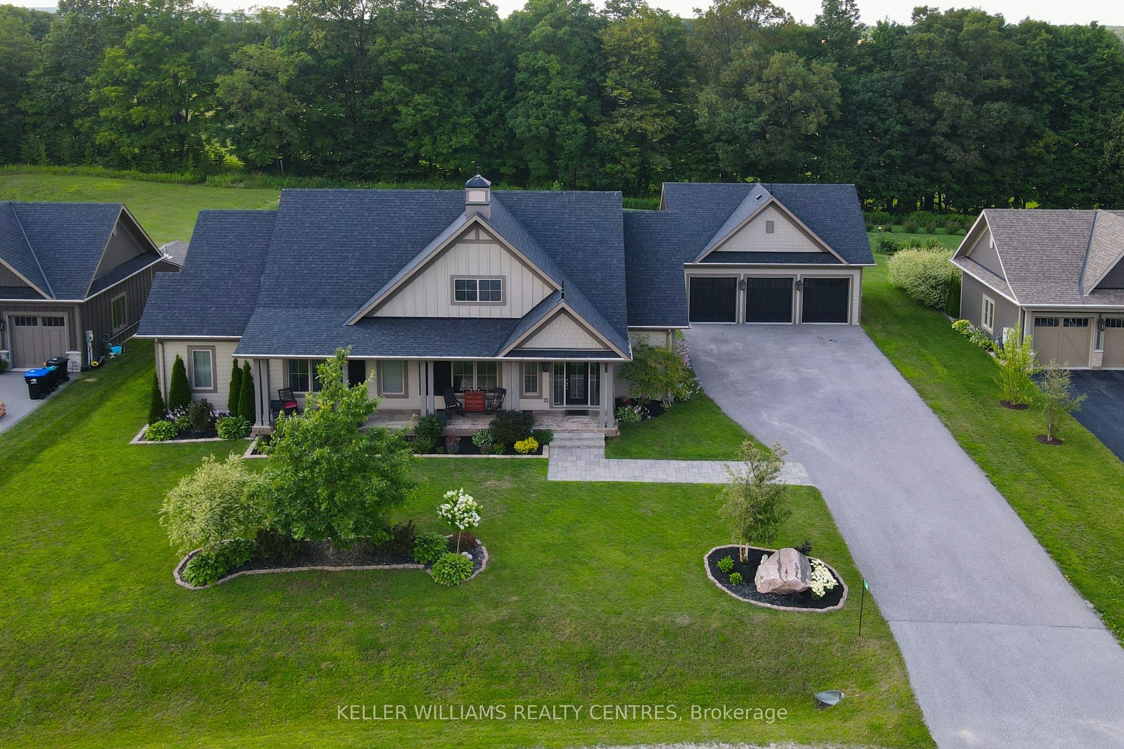 34 Georgian Grande Dr Property Photo 1