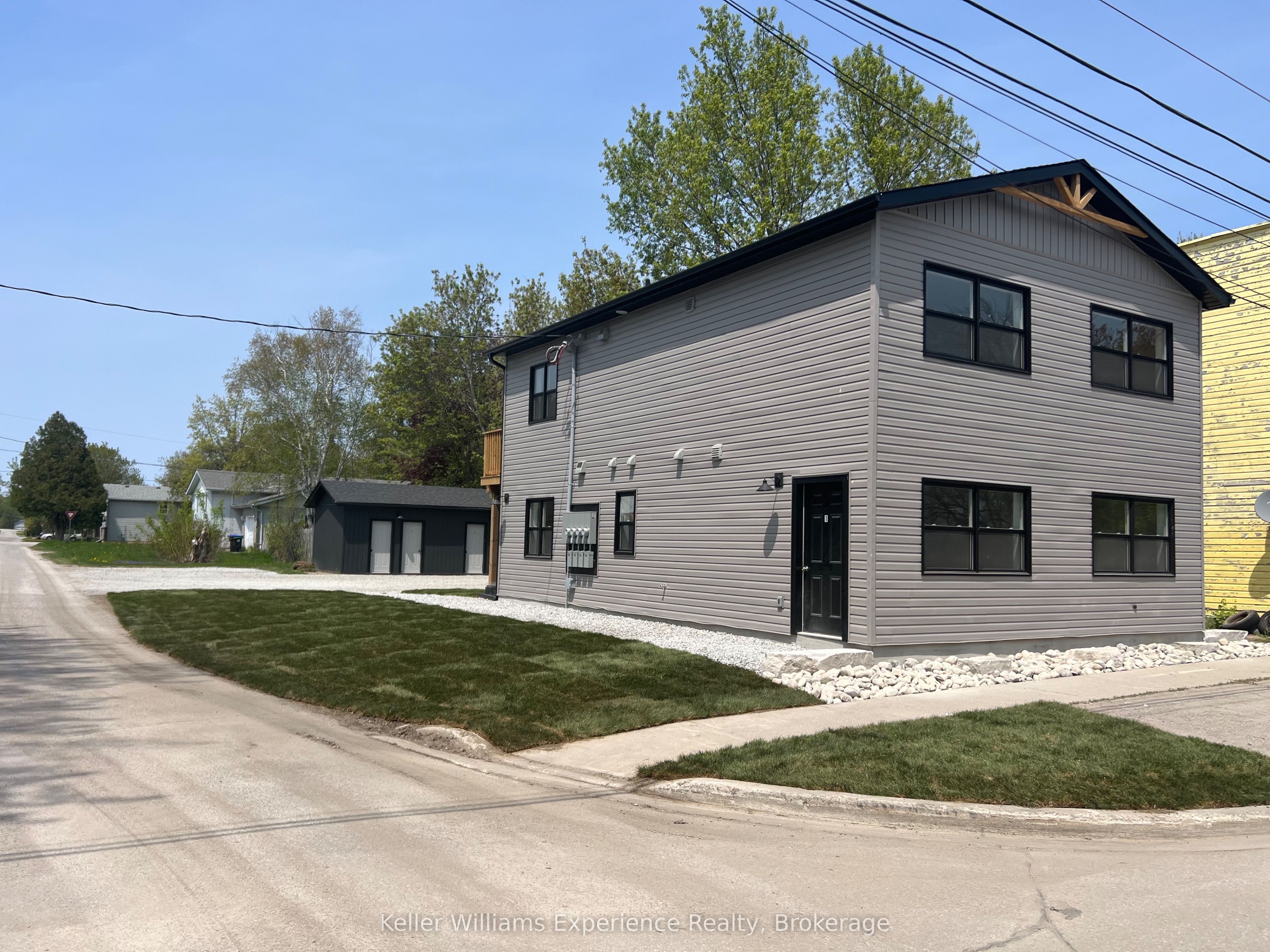 767 2nd Ave Property Photo 1