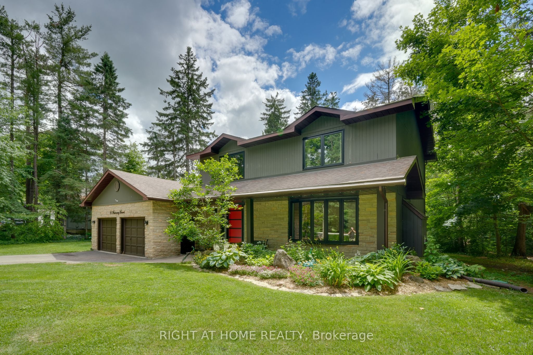 6 Fairway Court Property Photo 2