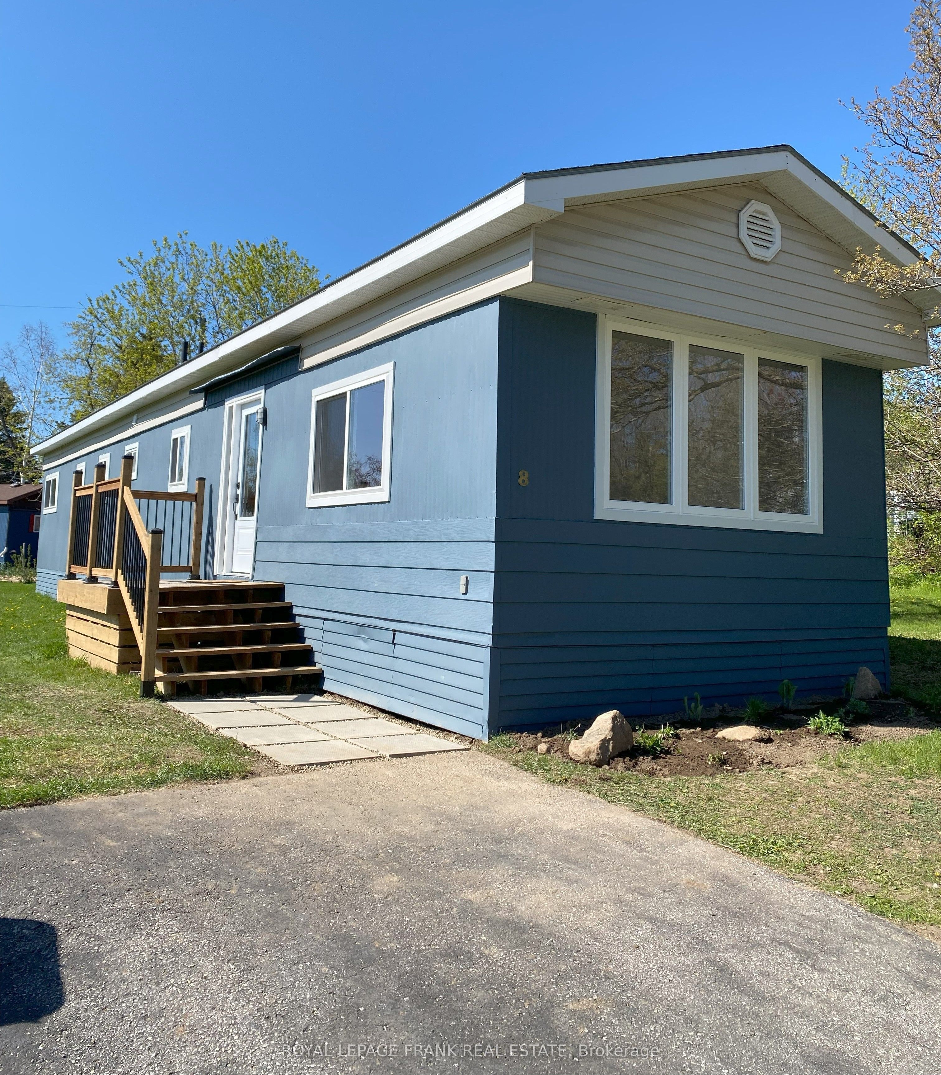 8 Bensley Drive Property Photo 1