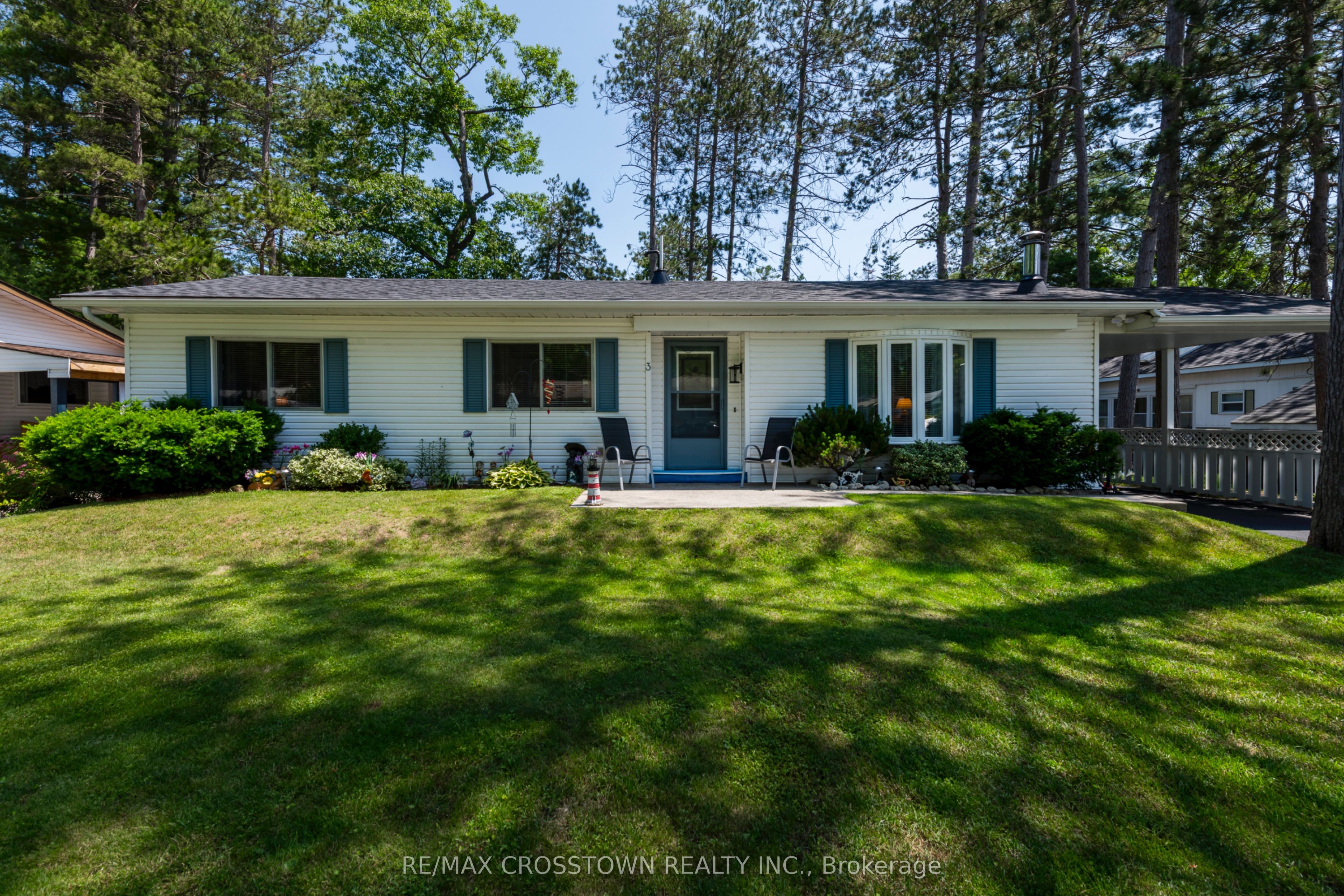 3 Carruthers Street N Property Photo 1