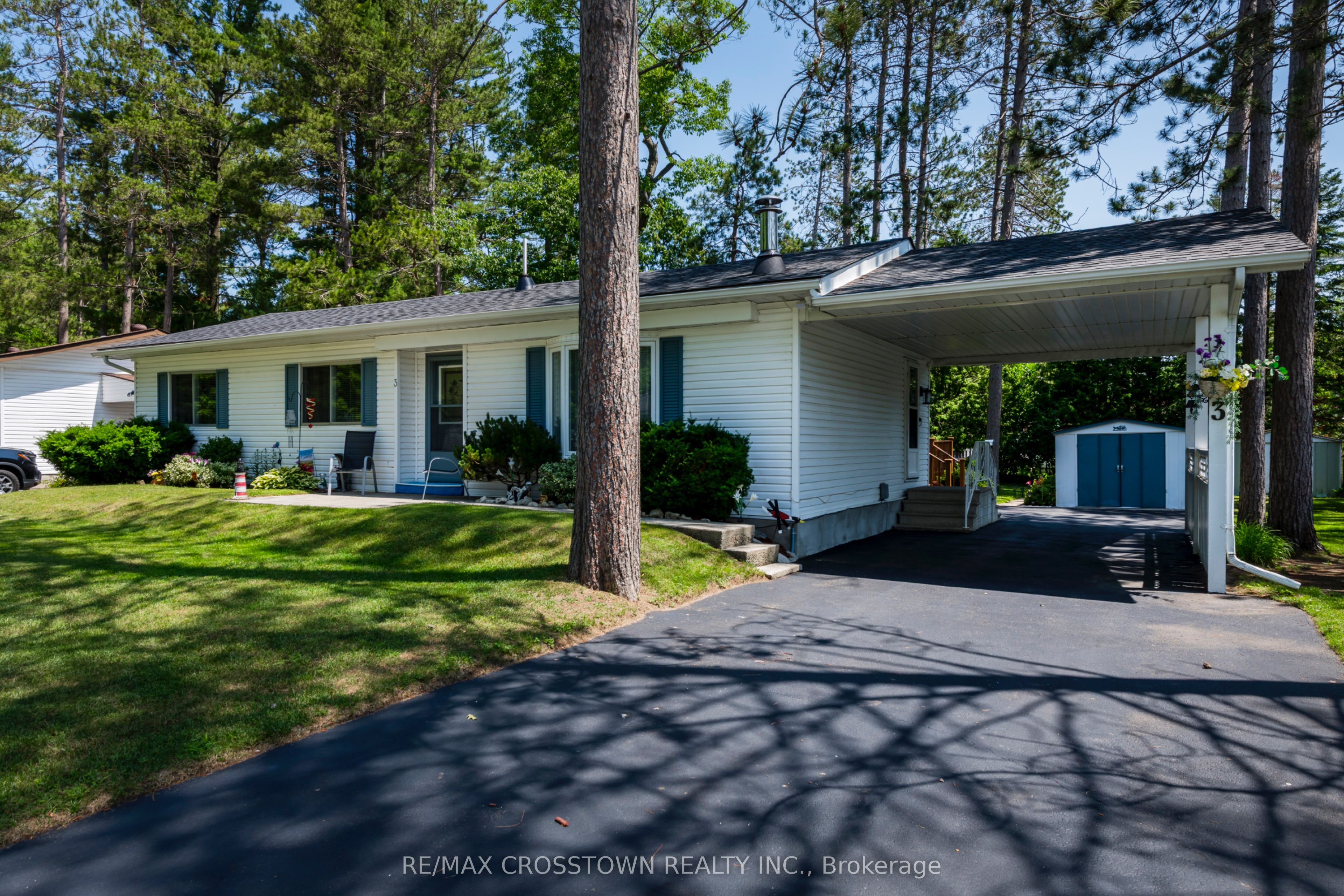 3 Carruthers Street N Property Photo 2