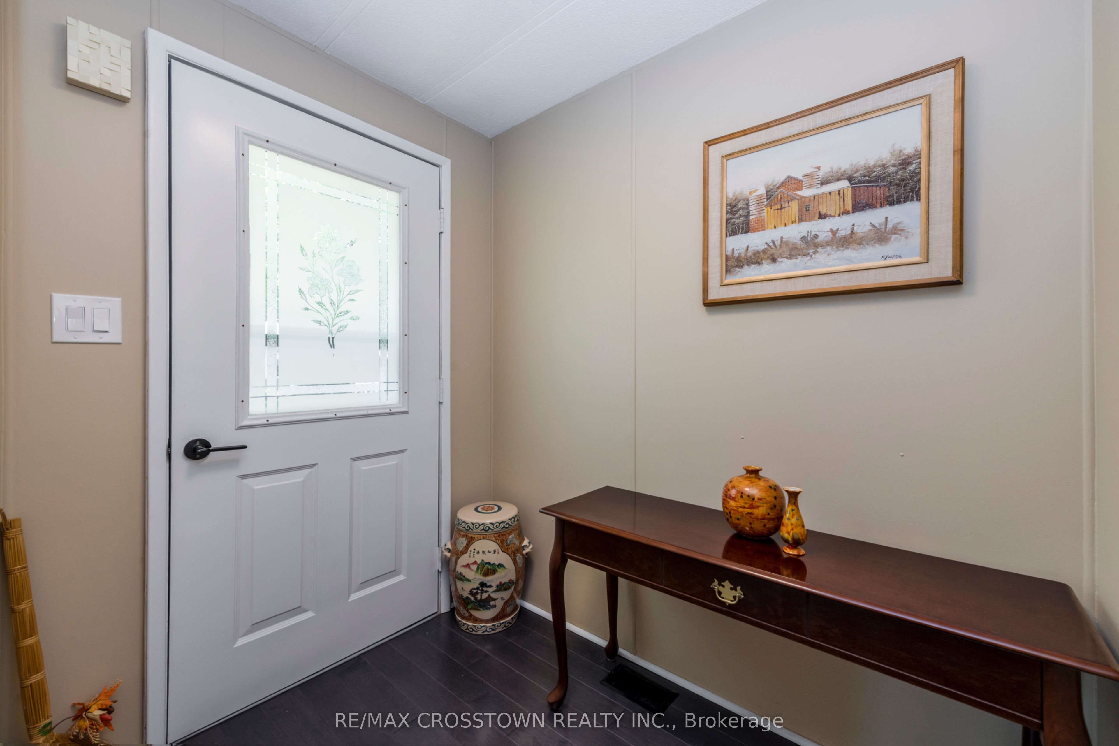 3 Carruthers Street N Property Photo 3