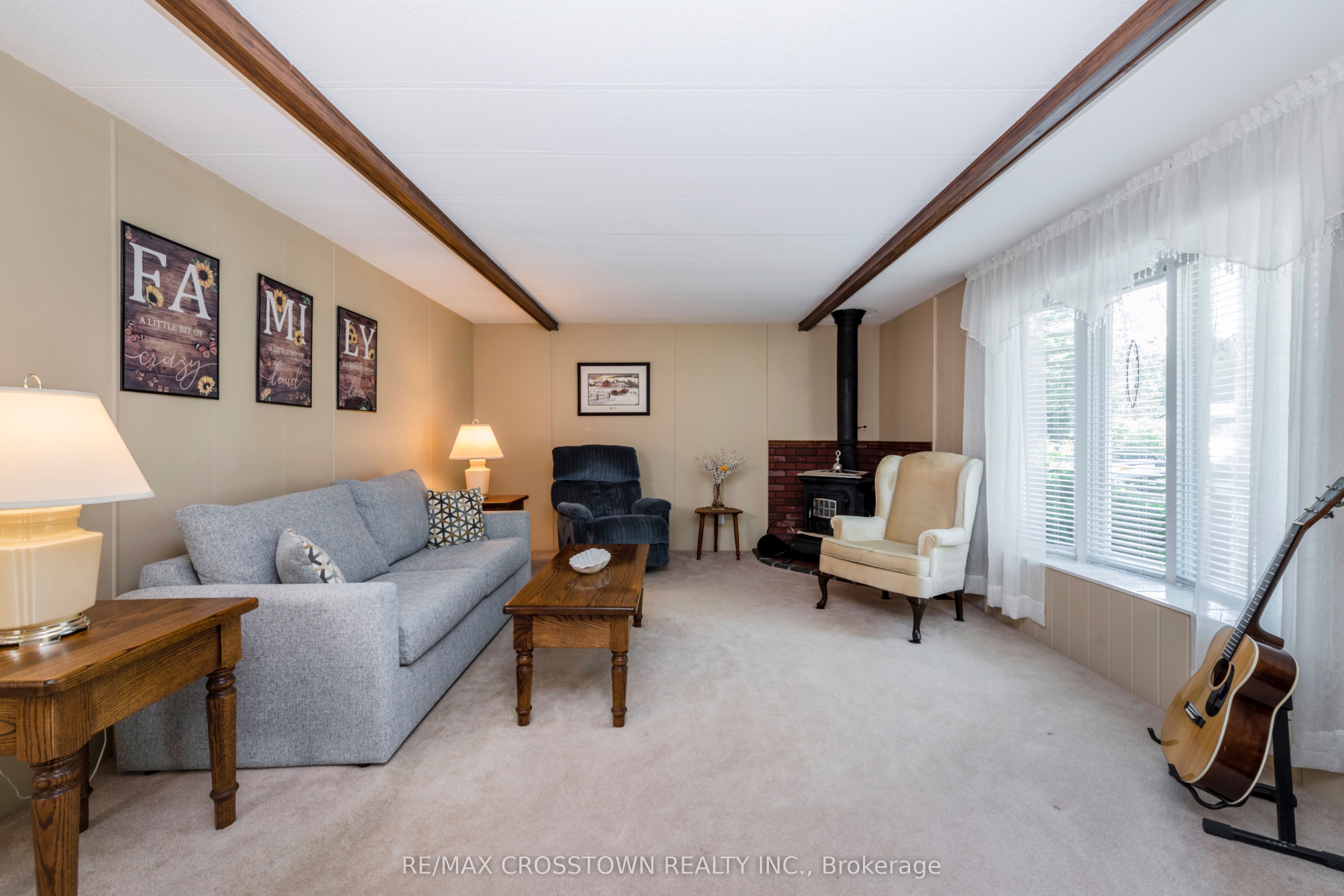 3 Carruthers Street N Property Photo 4