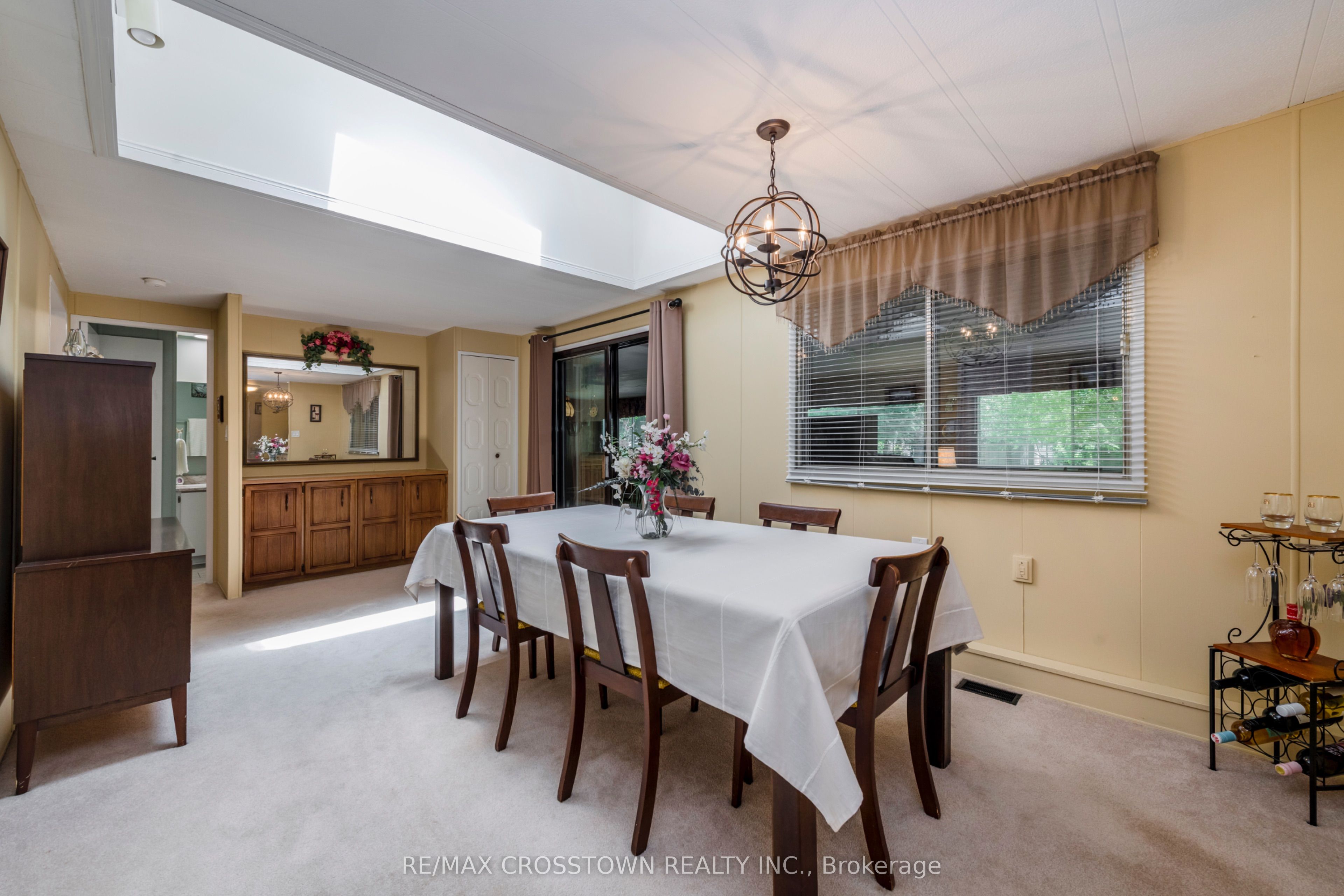 3 Carruthers Street N Property Photo 5