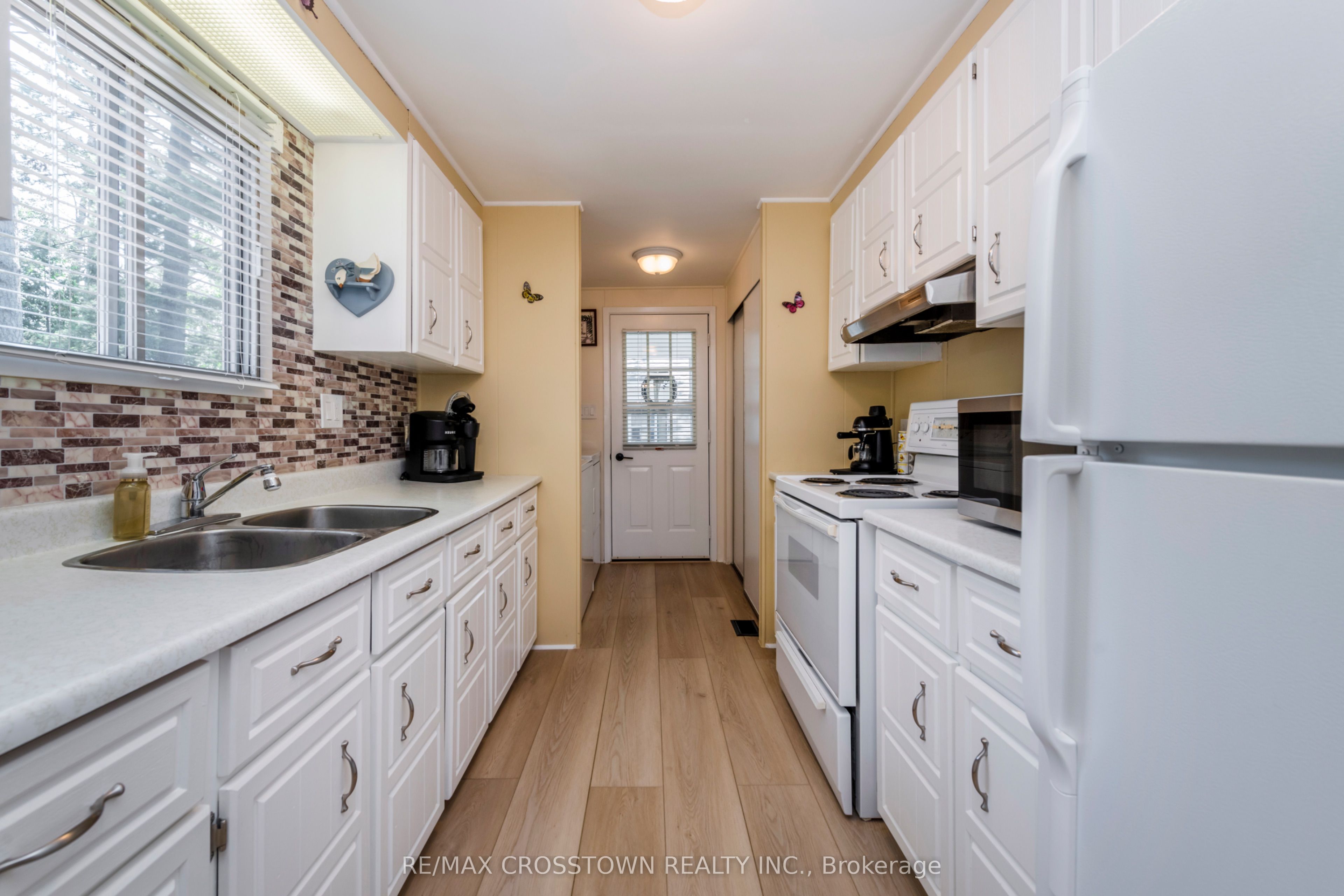 3 Carruthers Street N Property Photo 6