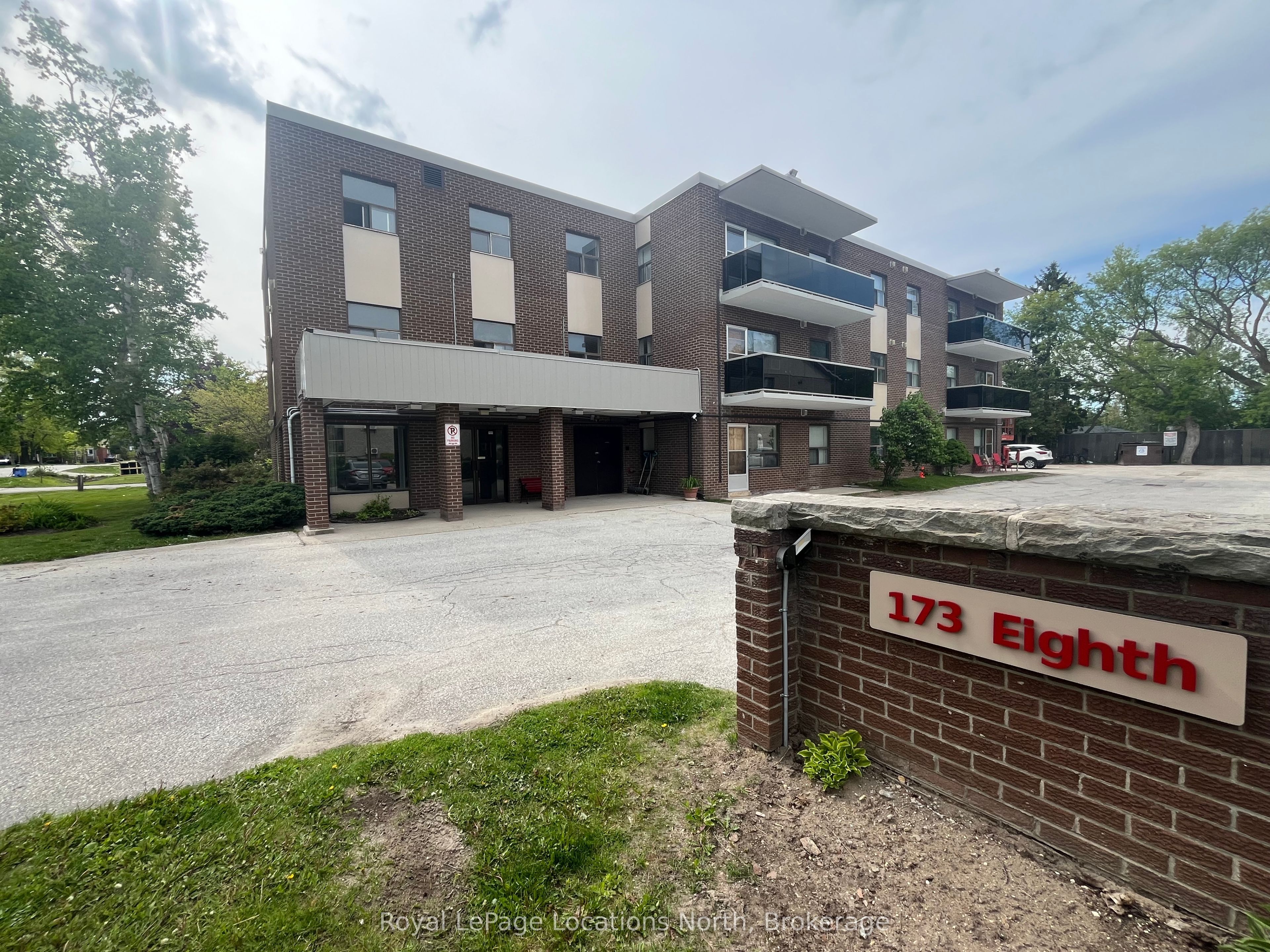 173 8th St Property Photo 1