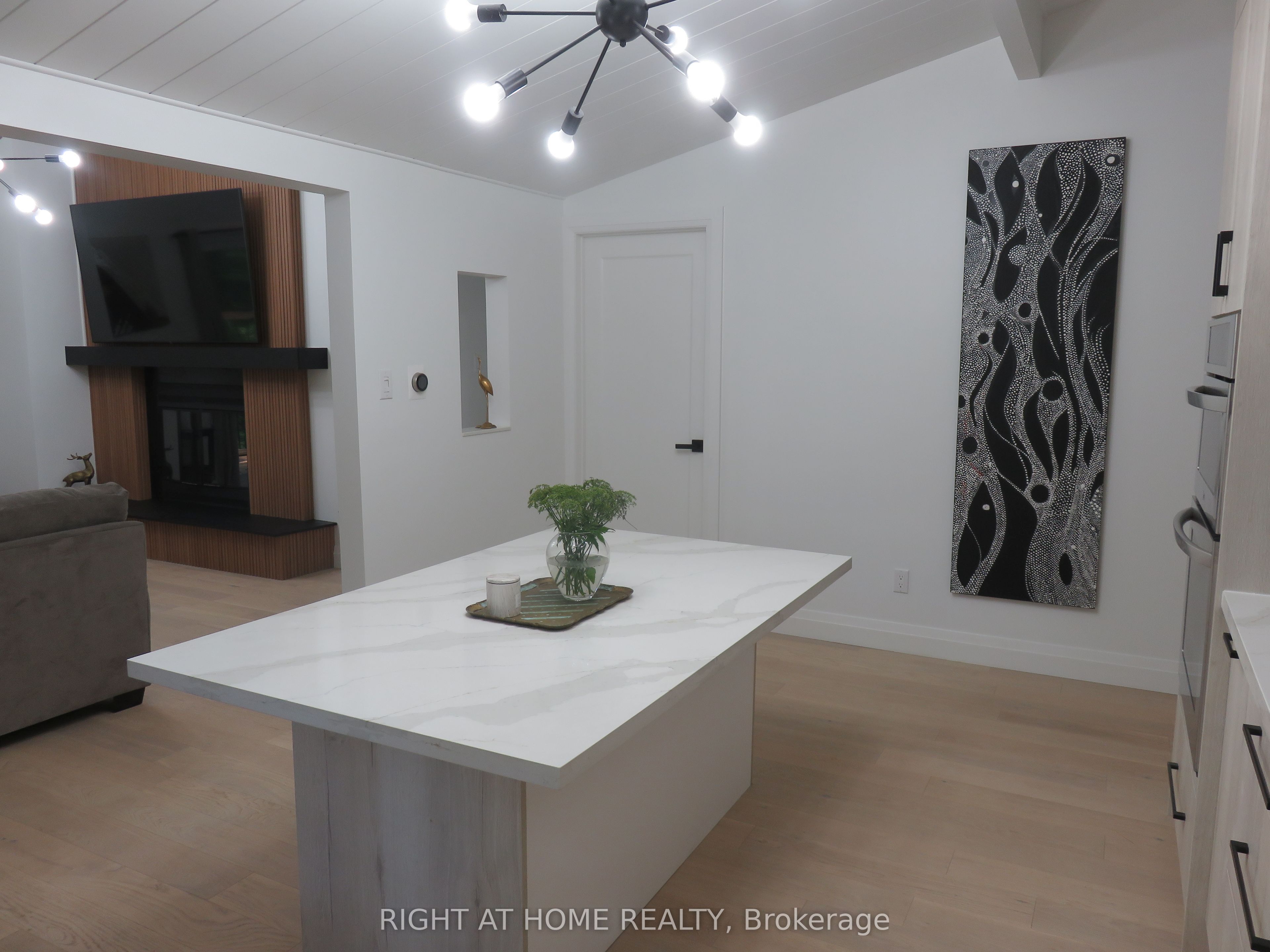 7459 Island Crescent Property Photo 9