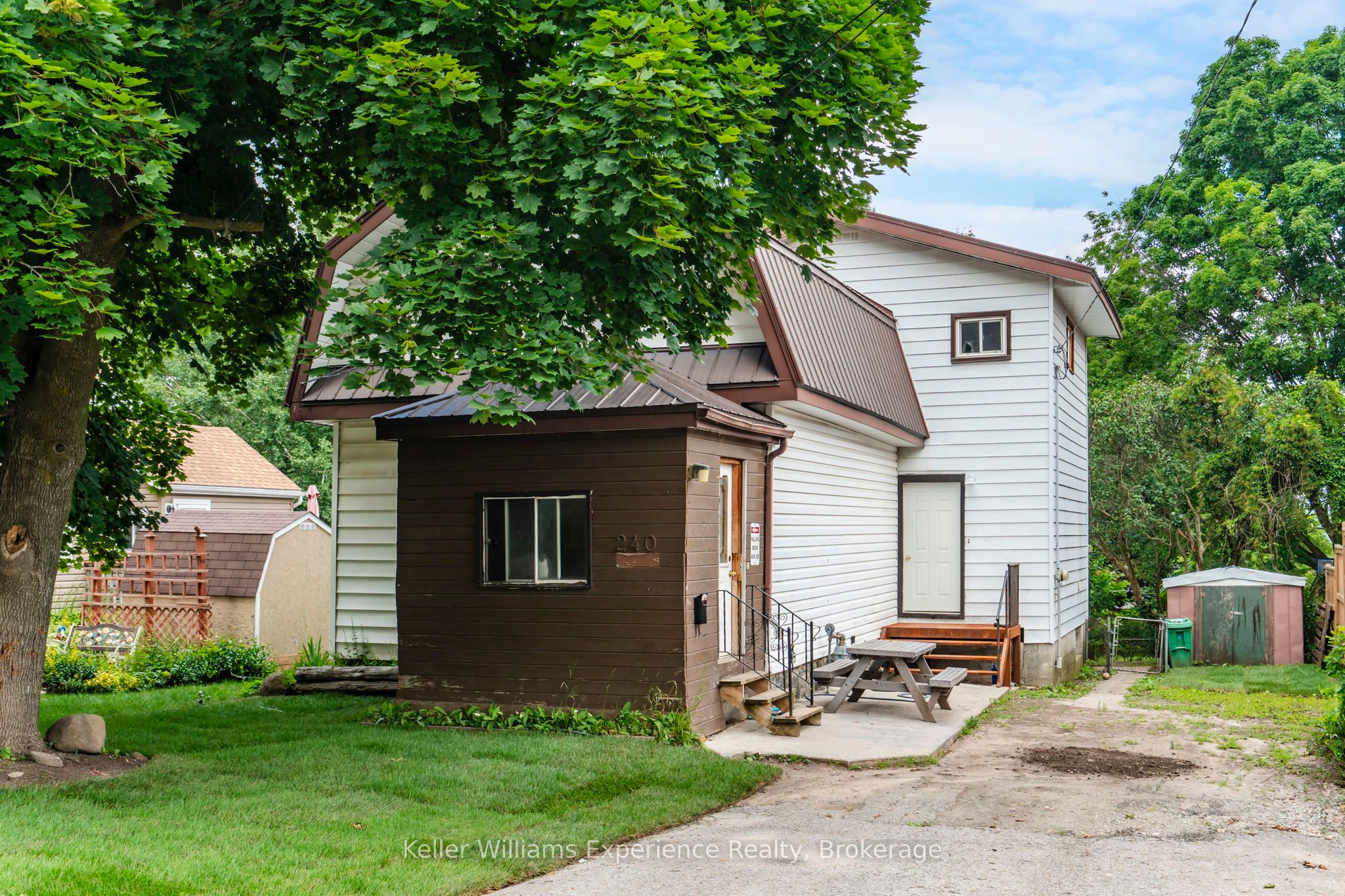 240 Ruby Street Property Photo 1