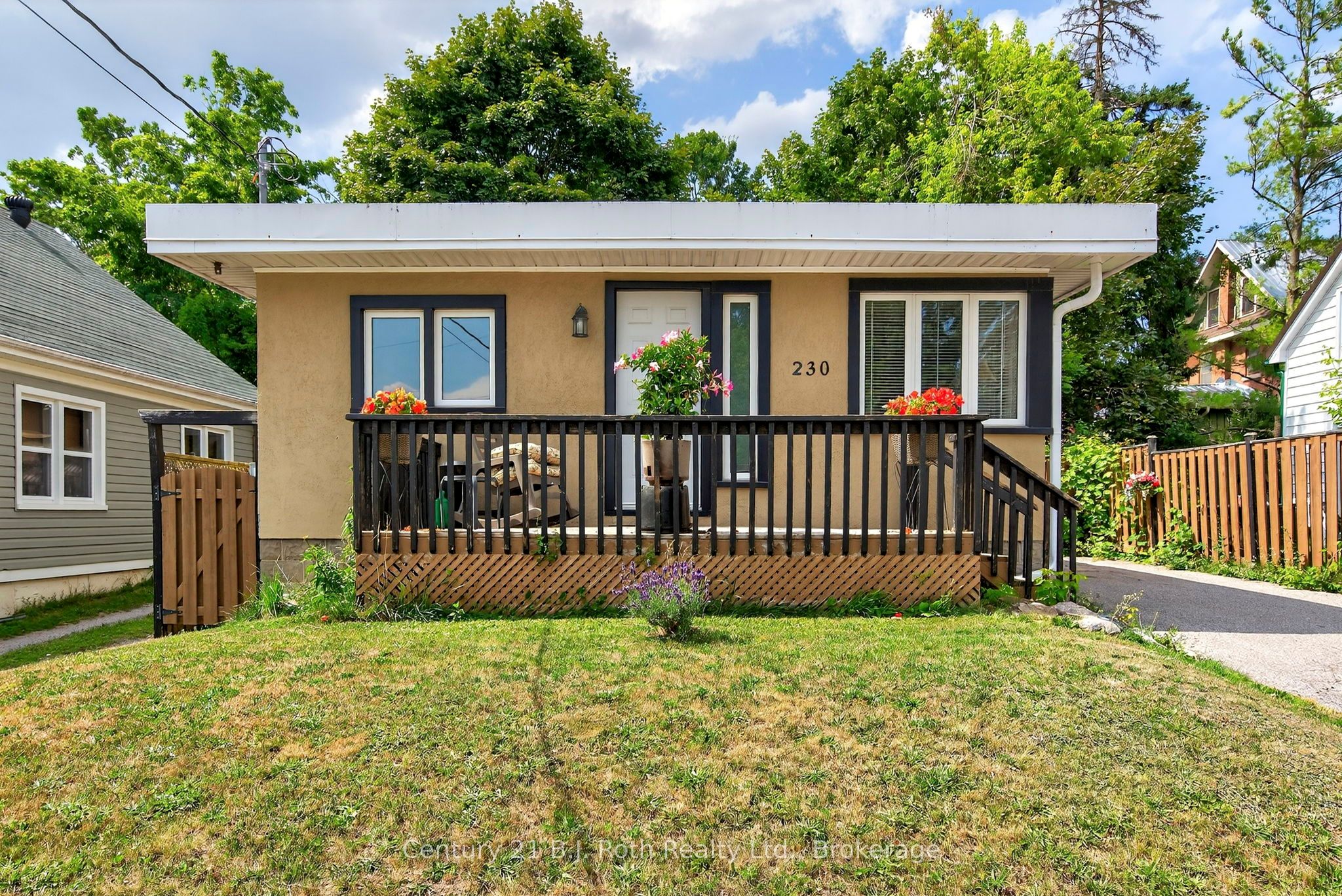 230 Nottawasaga Street Property Photo 1