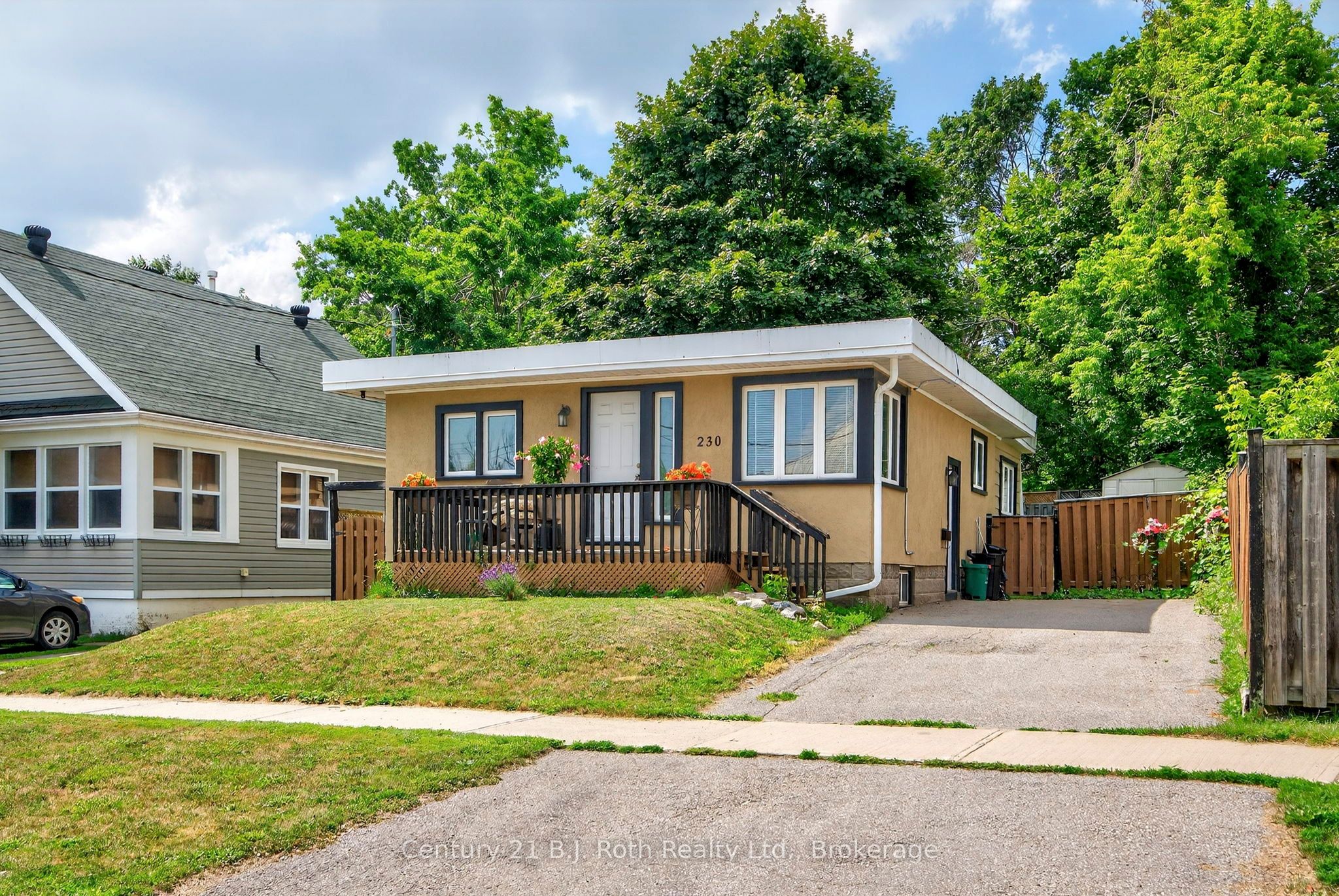 230 Nottawasaga Street Property Photo 2