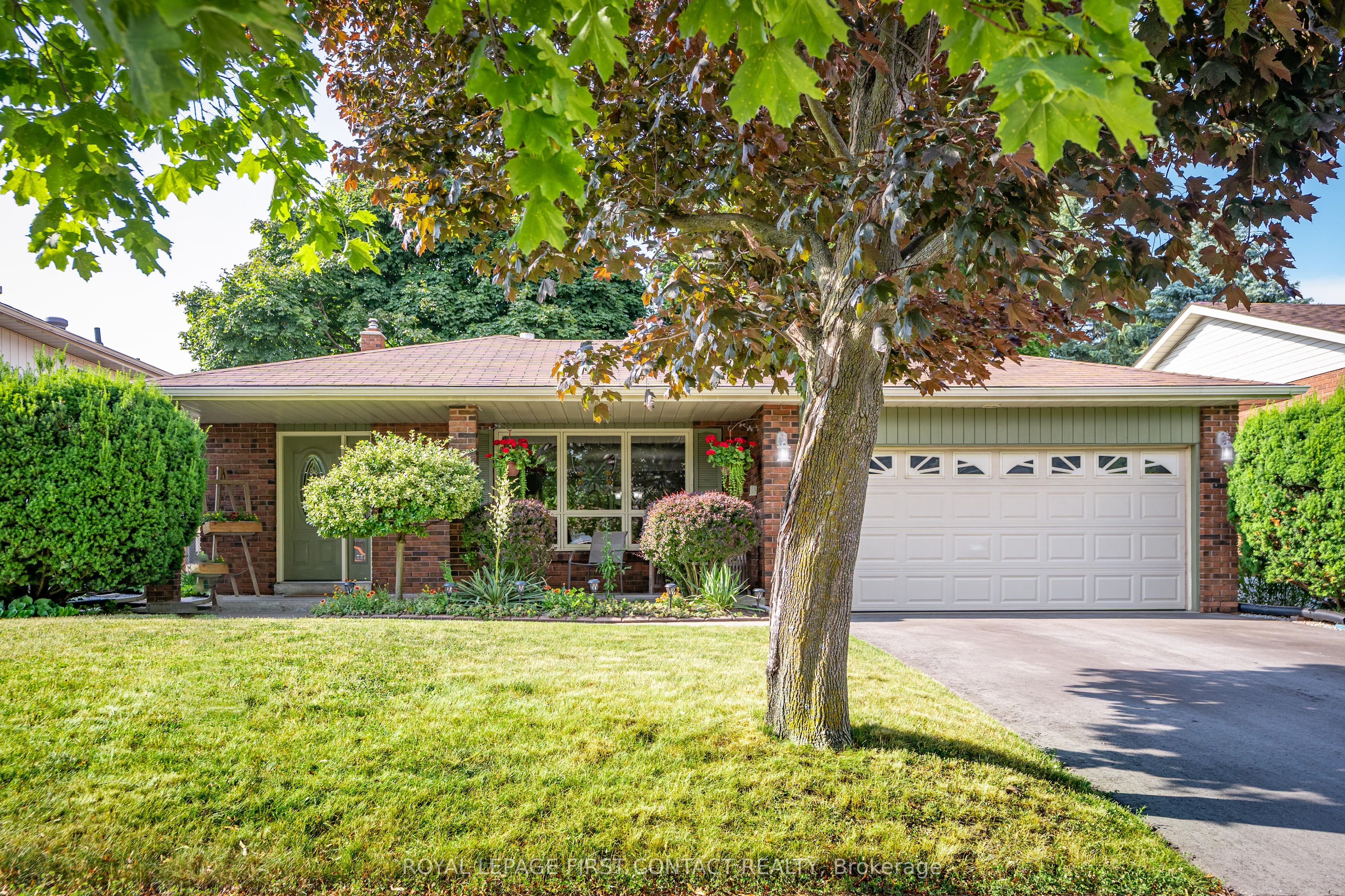10 Grand Pl Property Photo 1