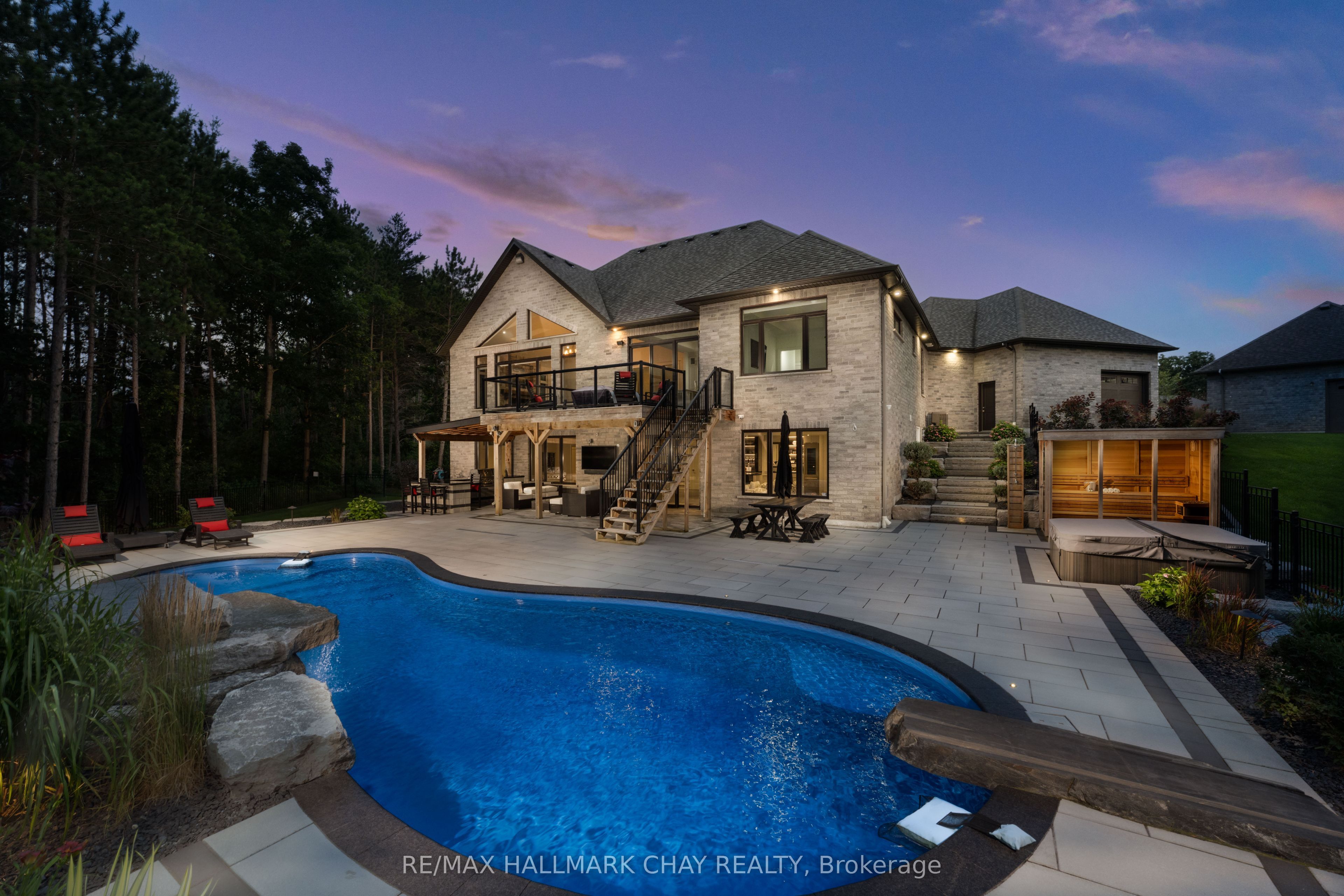 105 Mennill Dr Property Photo 1