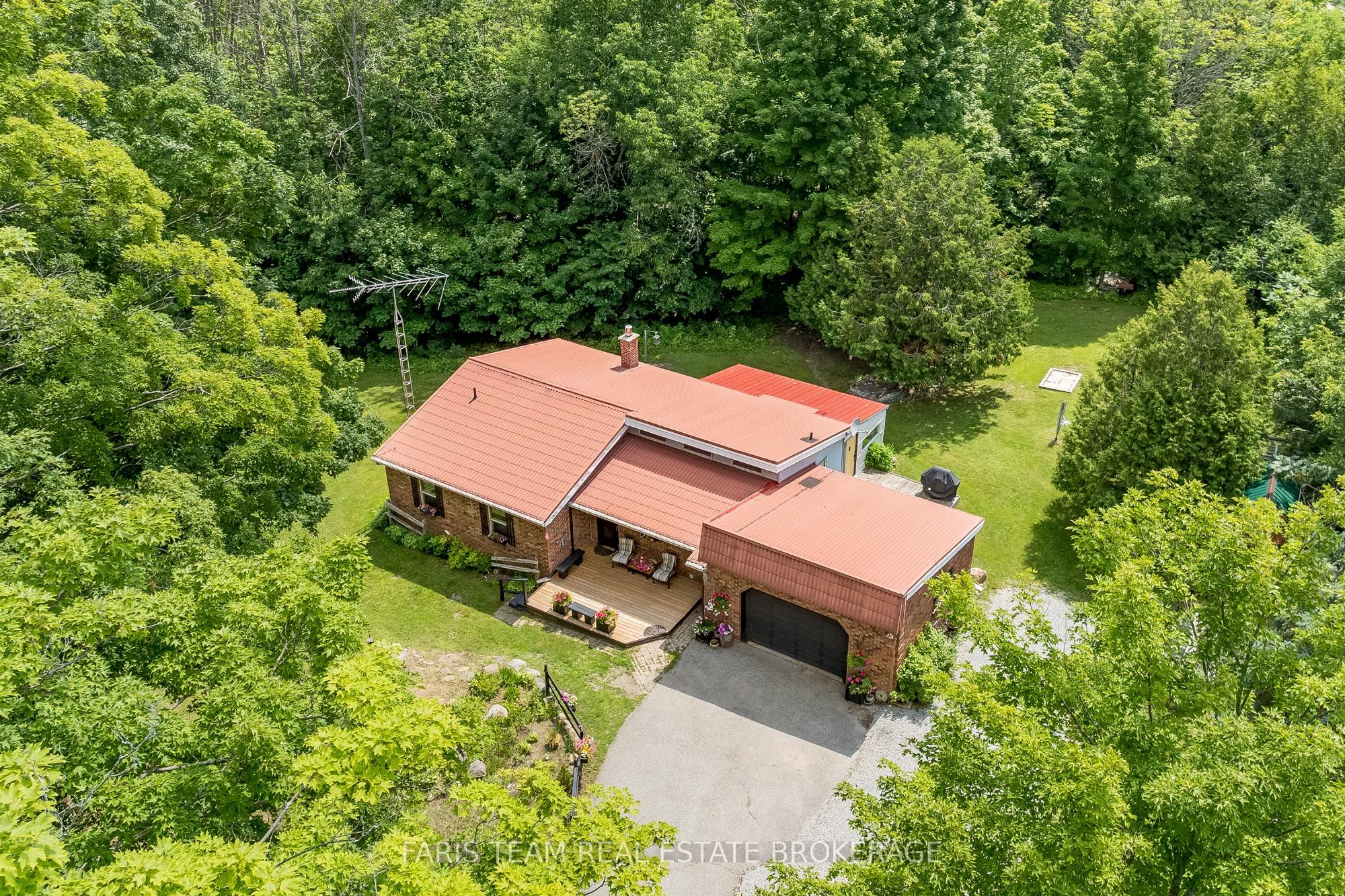 3204 Vasey Rd Property Photo 1