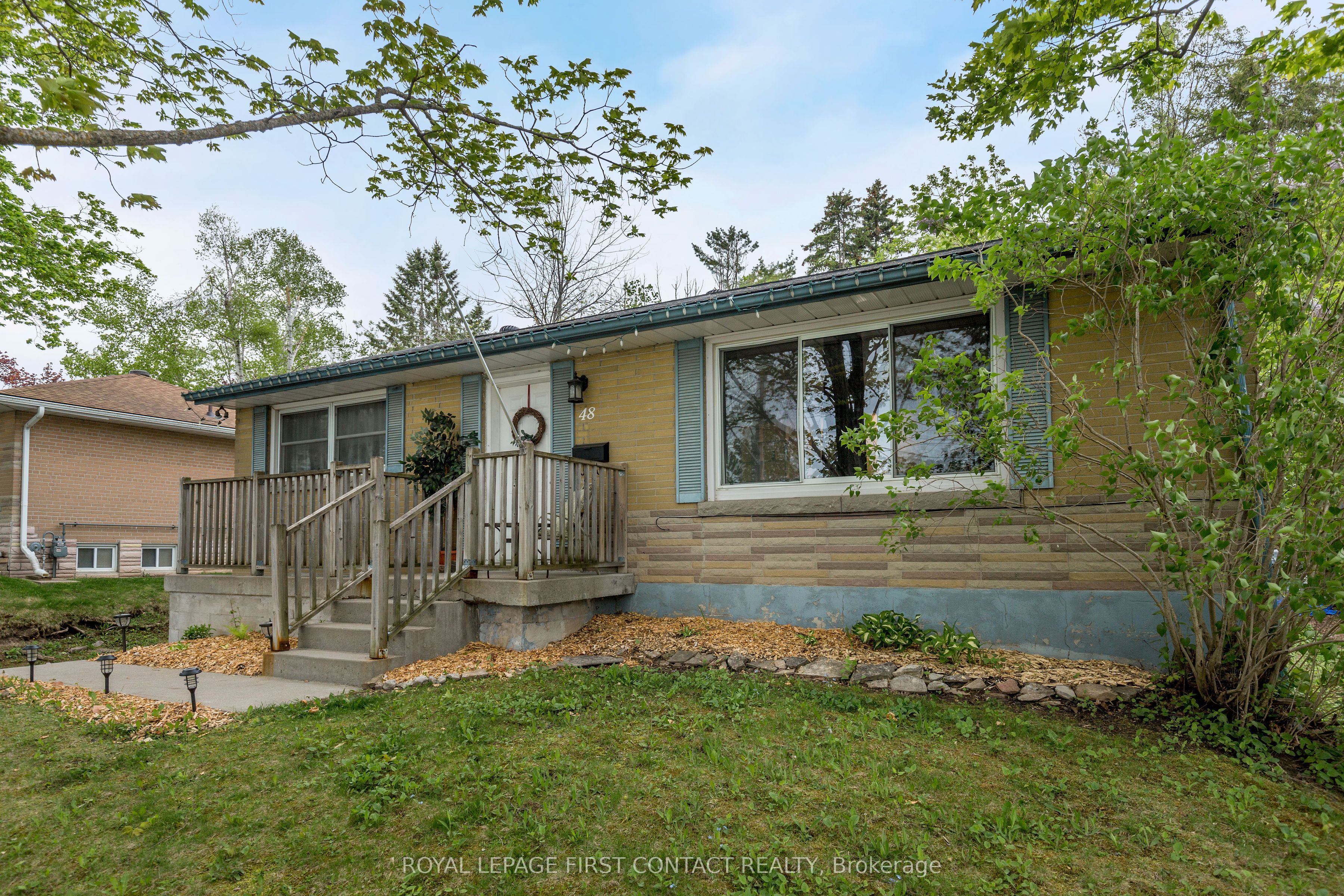 48 Brant St W Property Photo 1