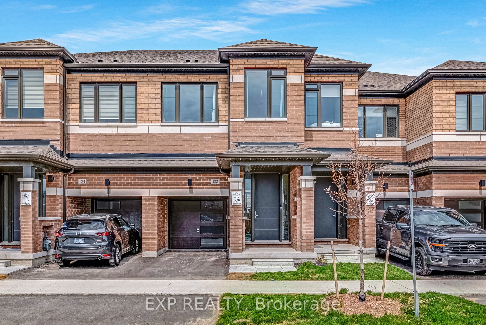122 Turnberry Lane Property Photo 1