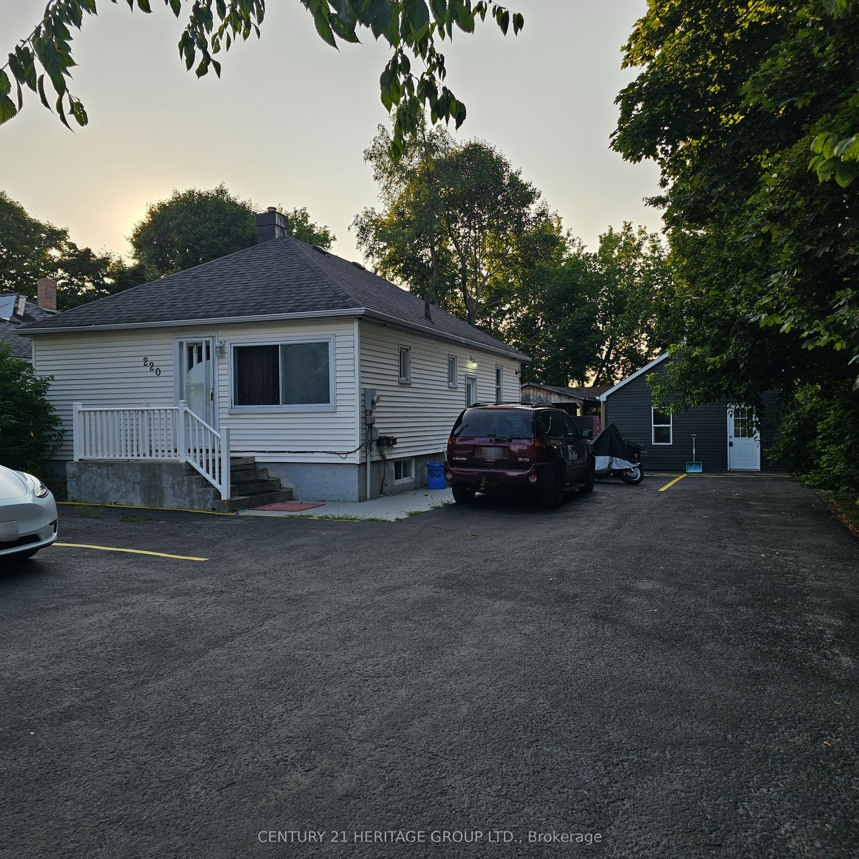 220 Tiffin Street 1 Property Photo 1