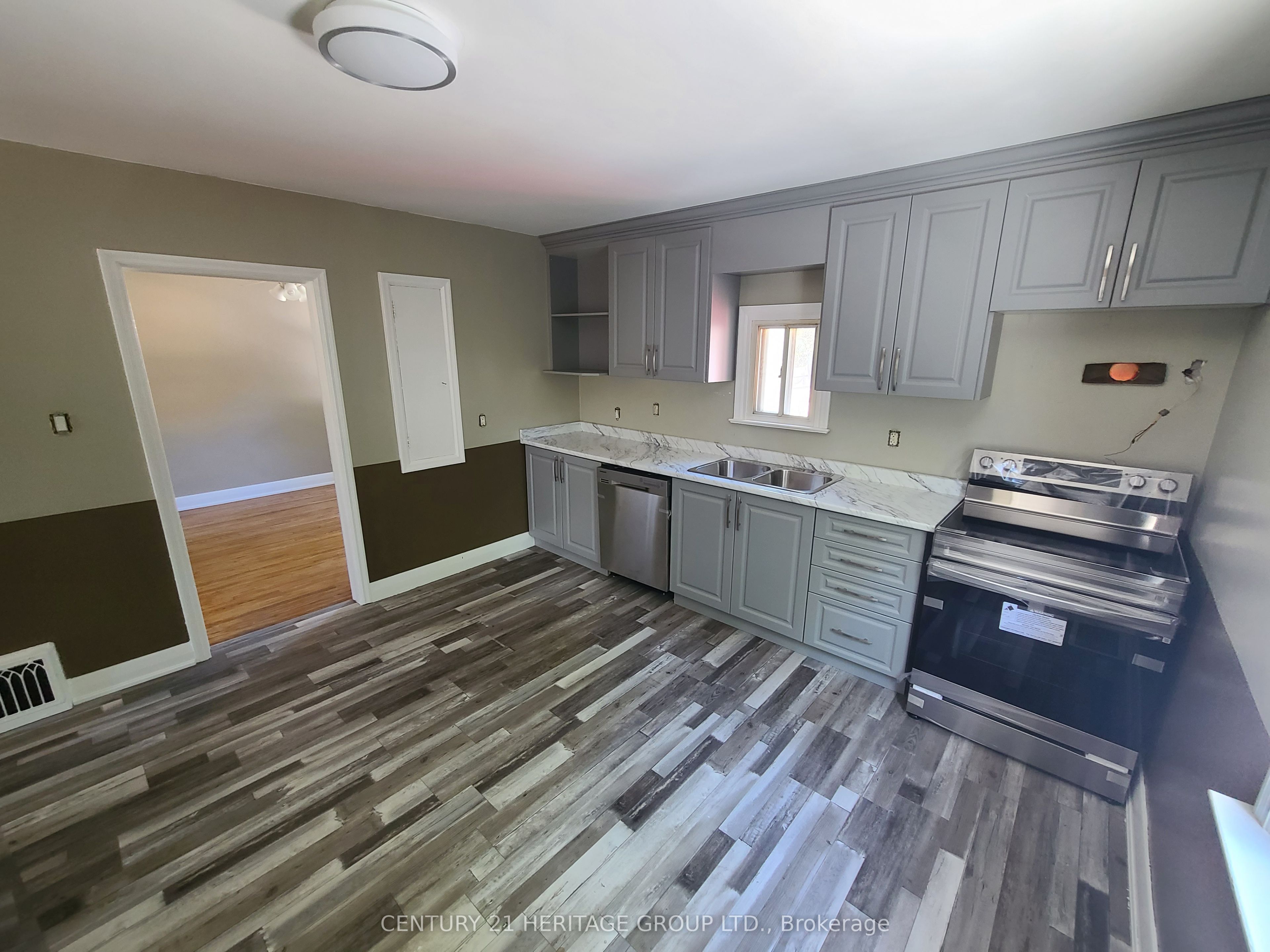 220 Tiffin Street 1 Property Photo 3