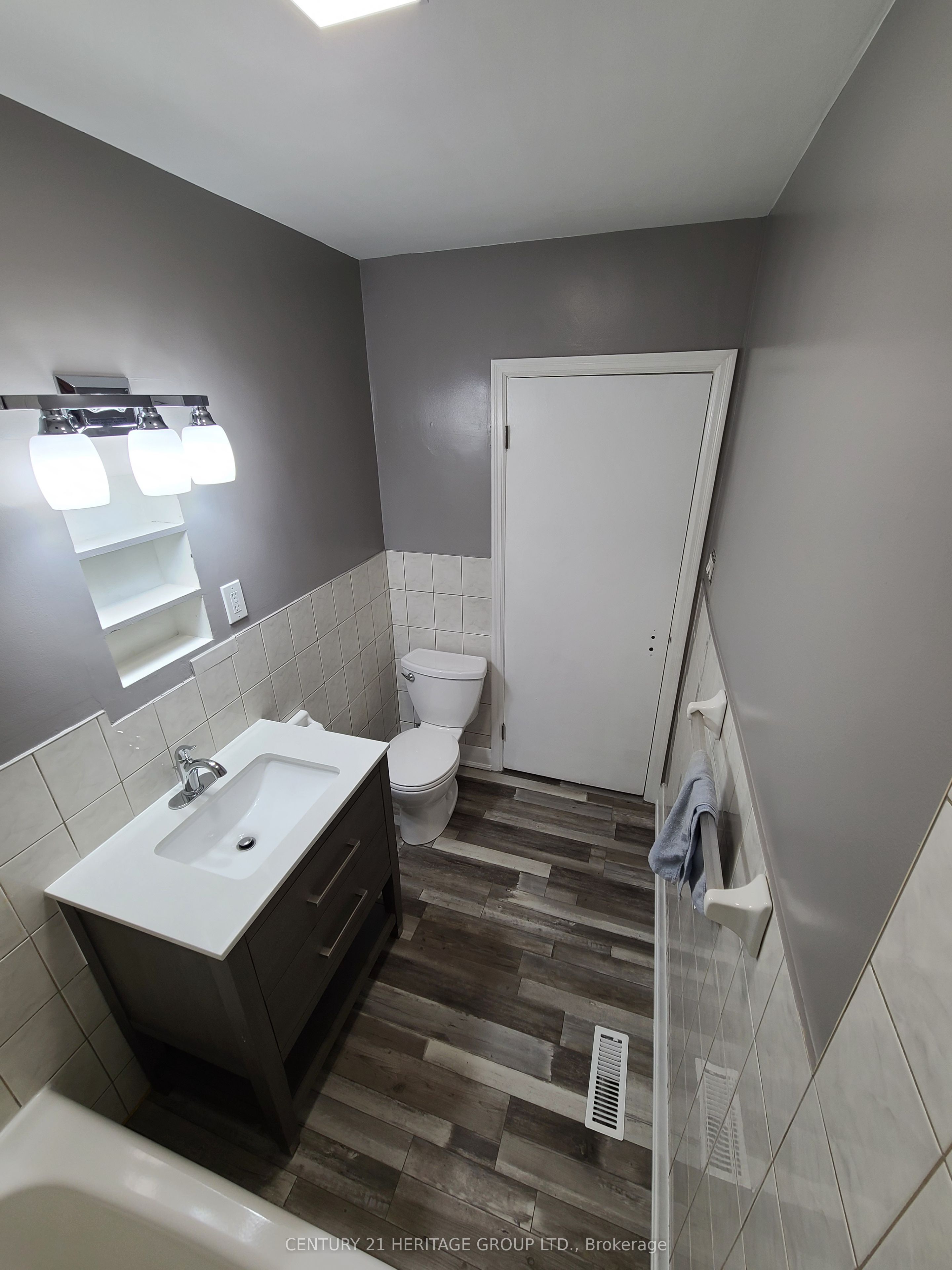 220 Tiffin Street 1 Property Photo 6