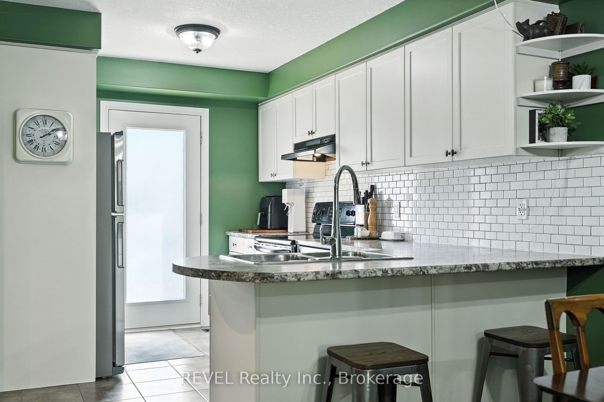 1001 Cook Drive Property Photo 8
