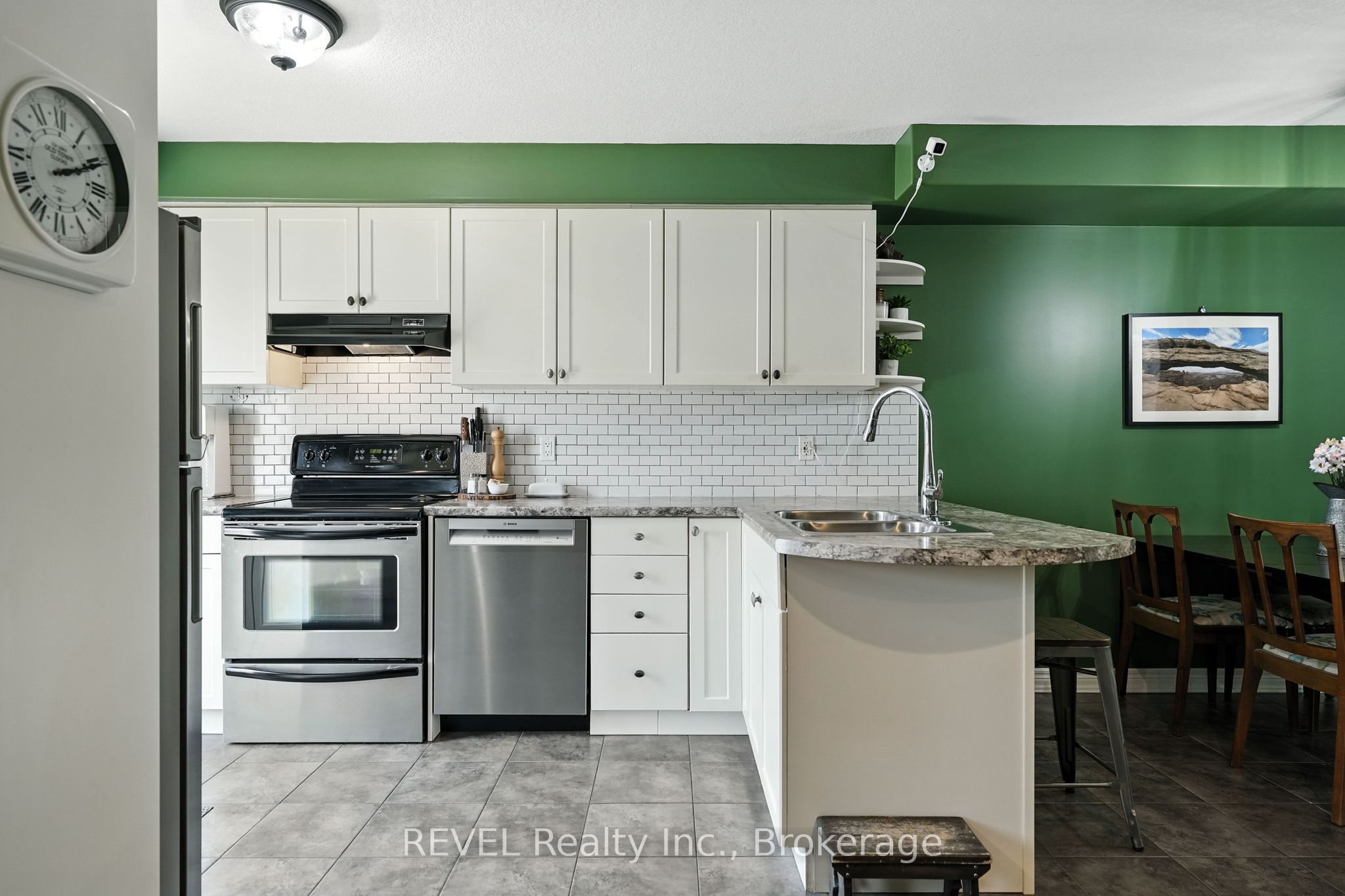 1001 Cook Drive Property Photo 9