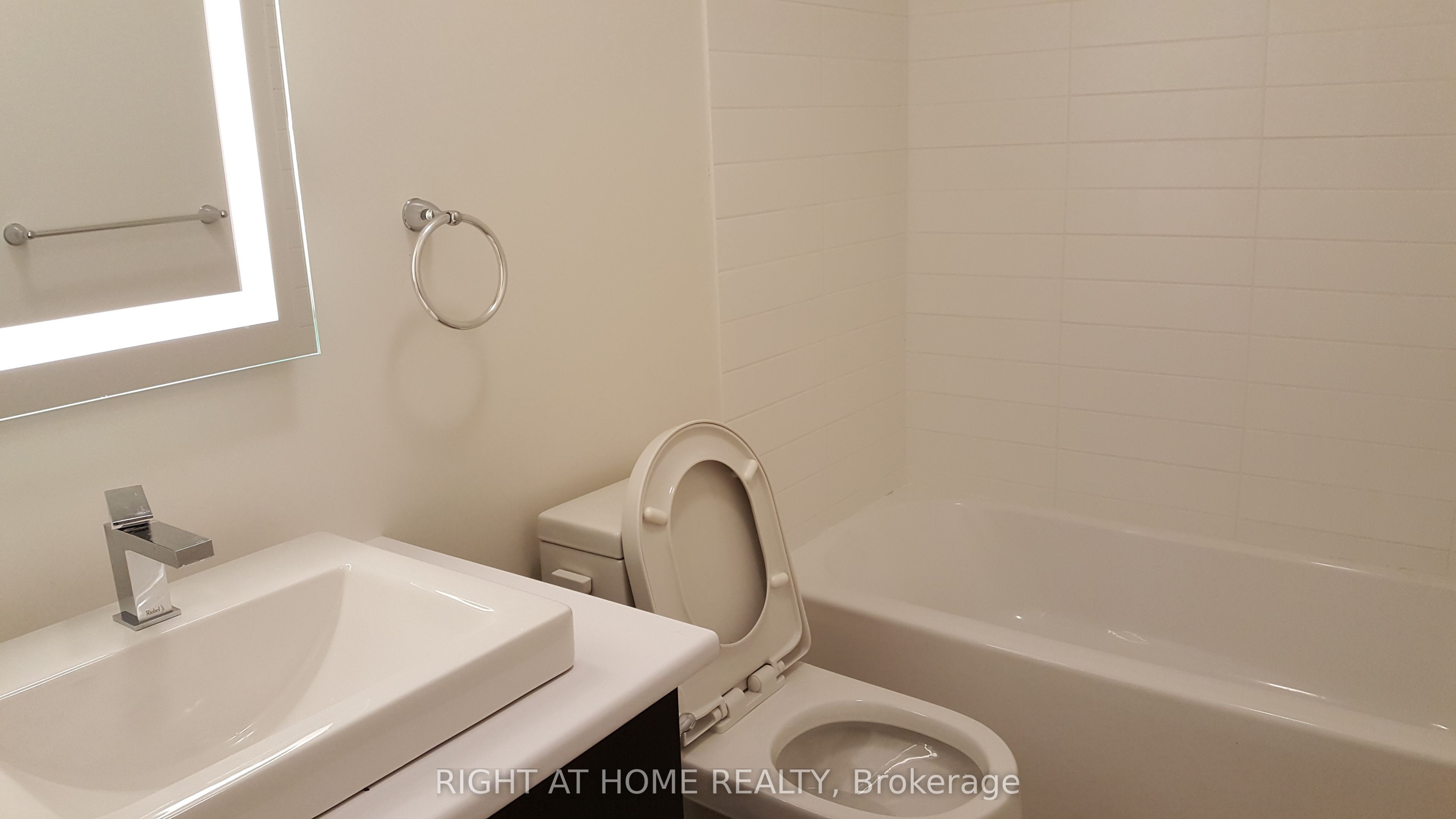 369 Essa Road 77 Property Photo 4