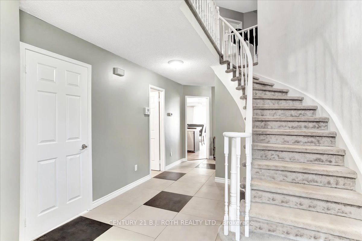 47 Moore Place Property Photo 3