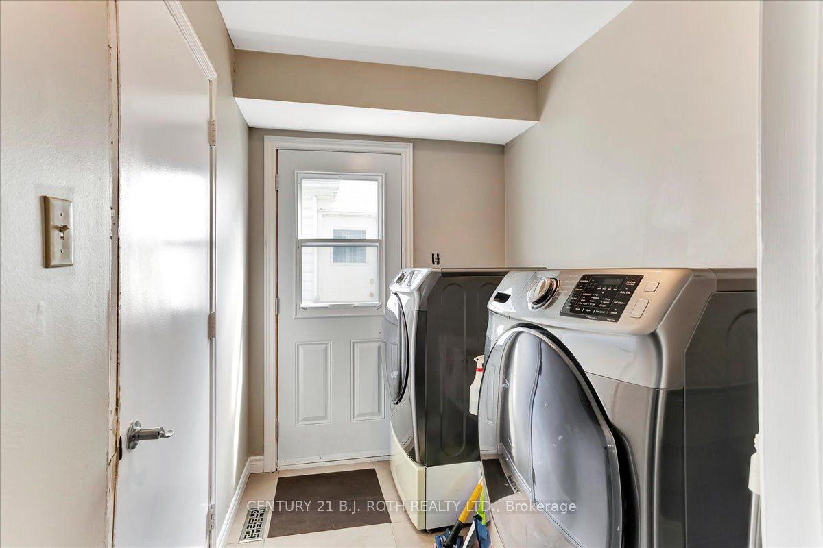 47 Moore Place Property Photo 5