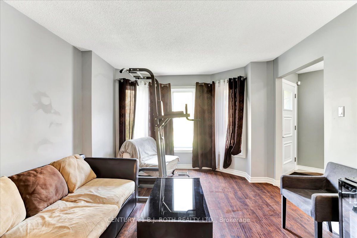 47 Moore Place Property Photo 6