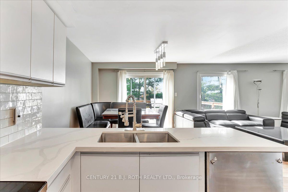 47 Moore Place Property Photo 11