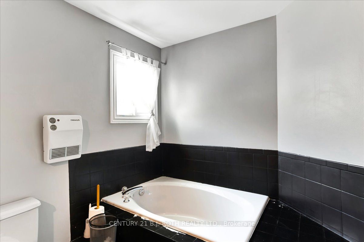 47 Moore Place Property Photo 19