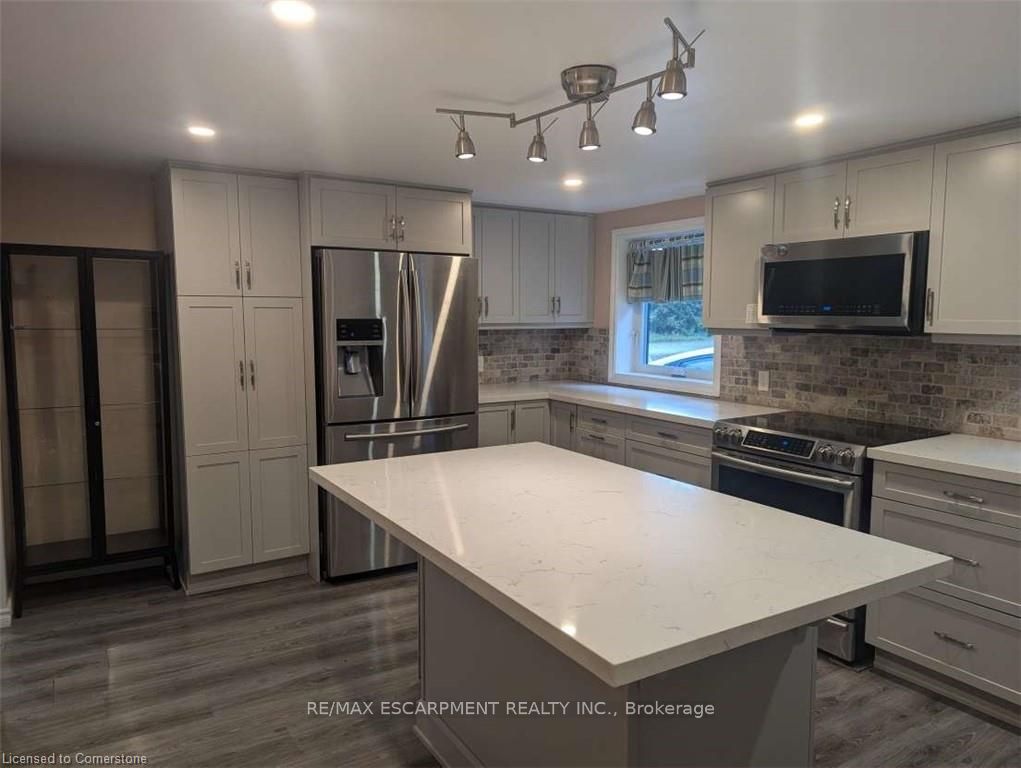 4 Simcoe Rd