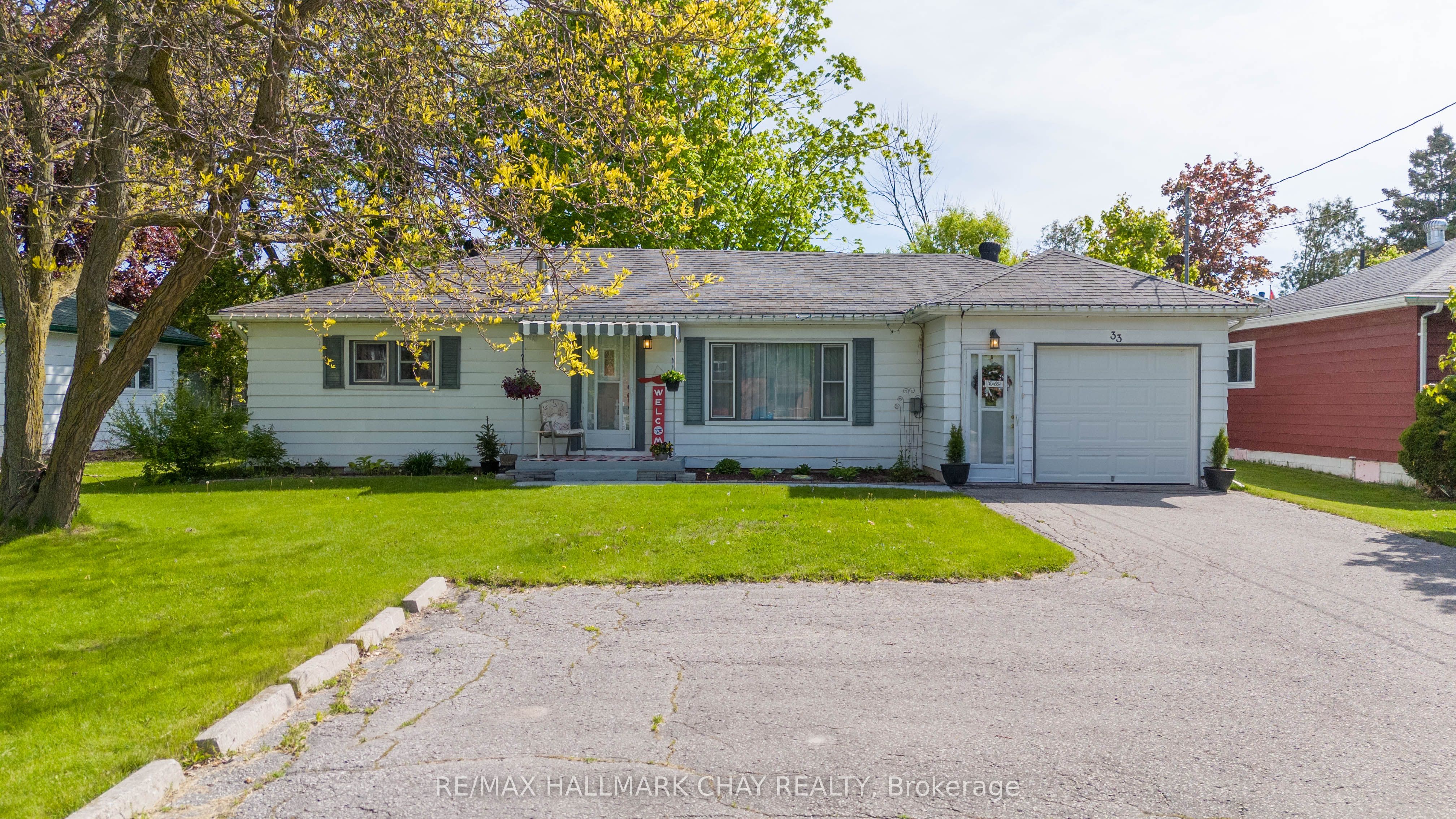33 N Yonge Street N Property Photo 1