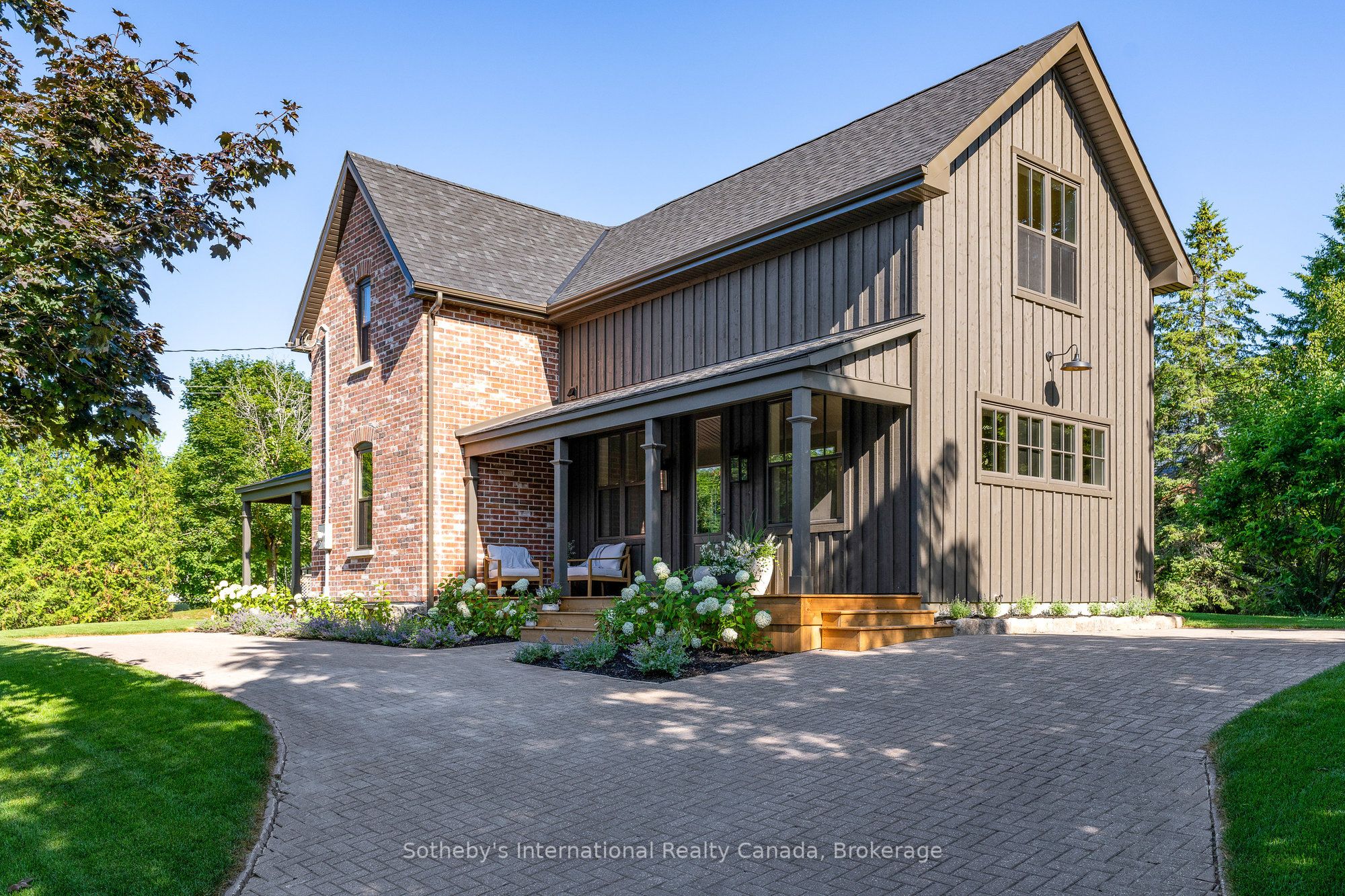 221 Collingwood Street Property Photo 2