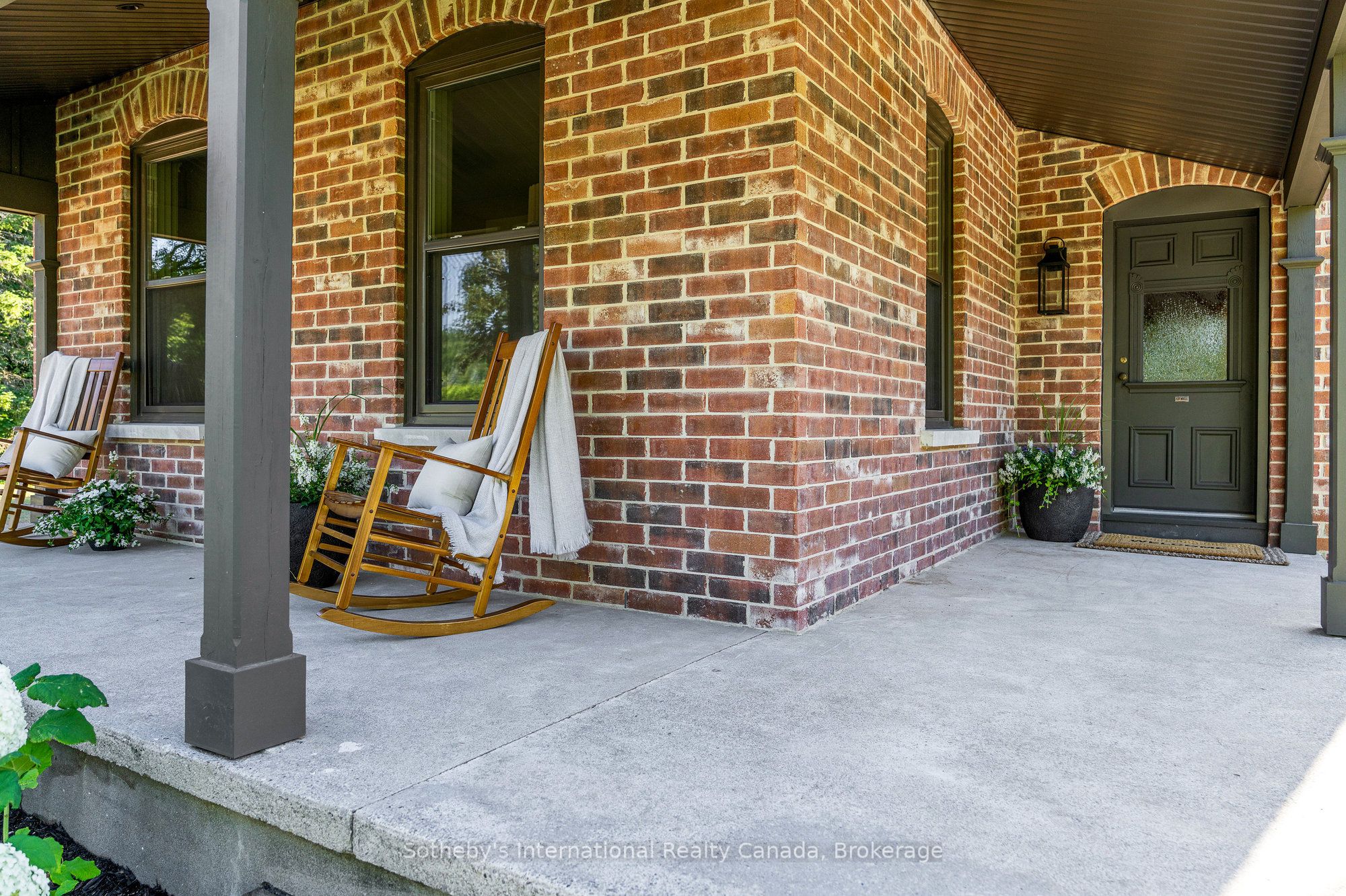 221 Collingwood Street Property Photo 6