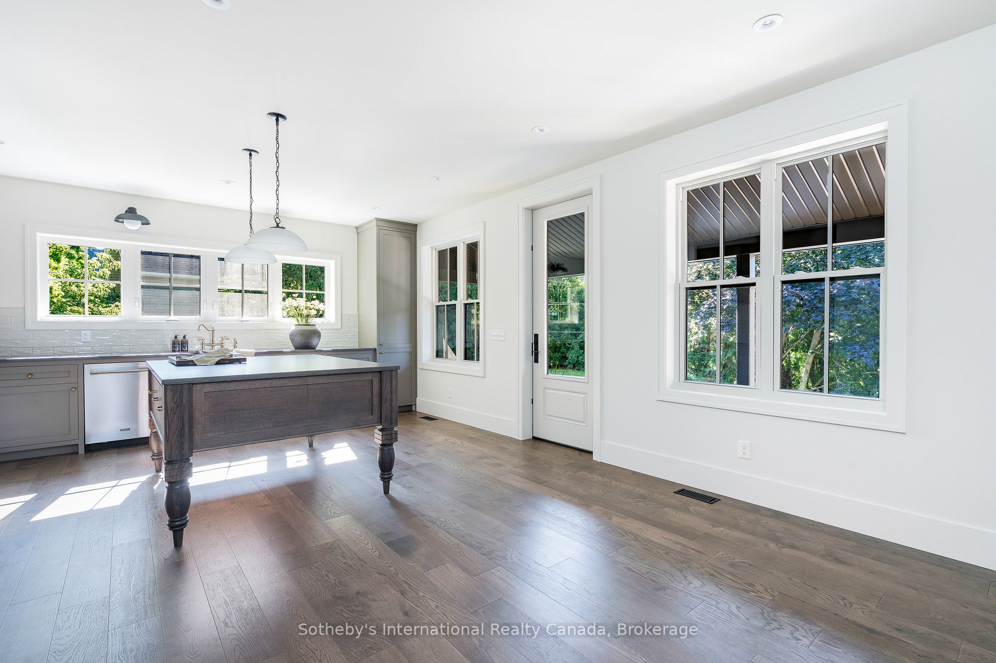221 Collingwood Street Property Photo 22