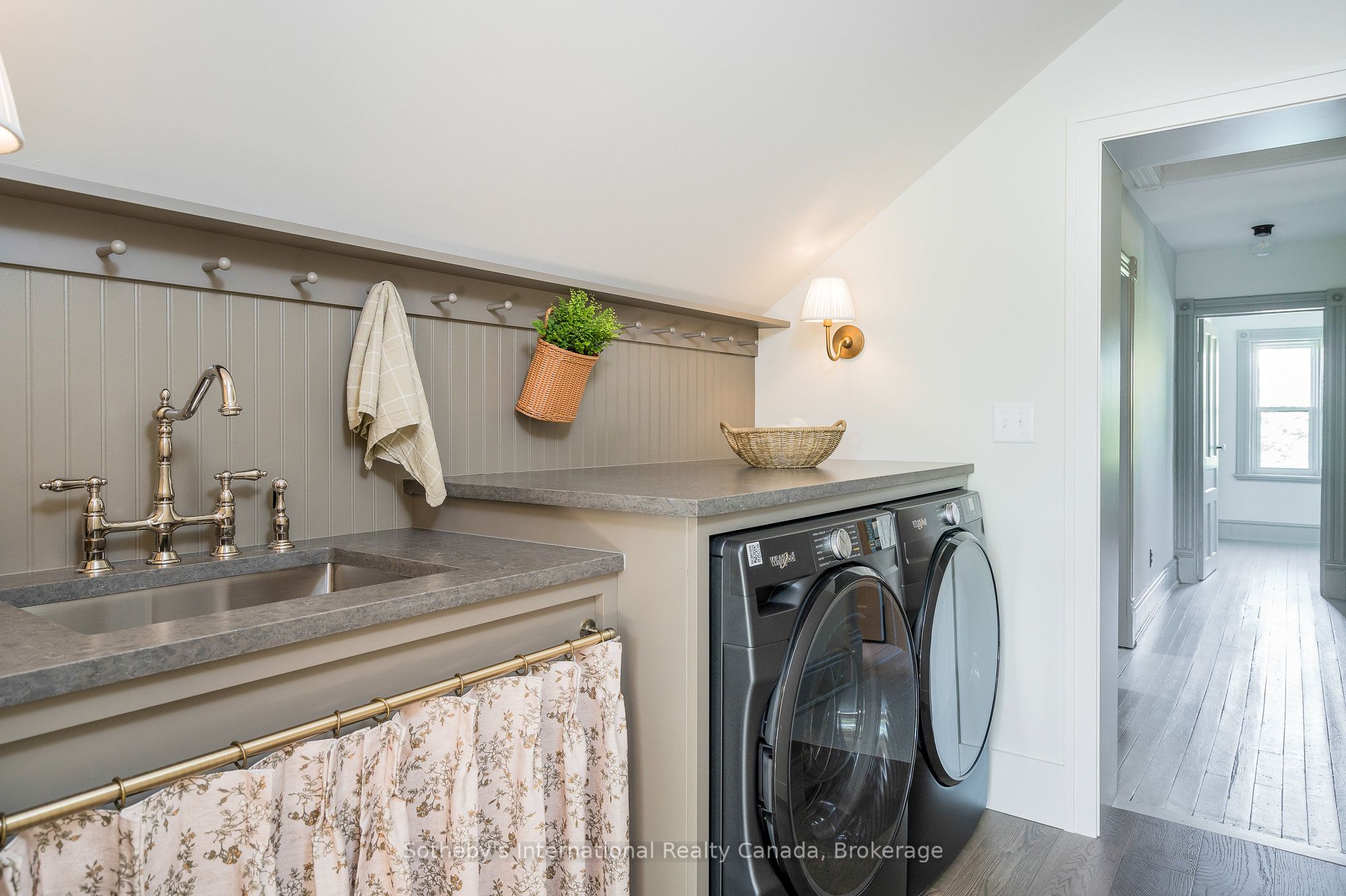 221 Collingwood Street Property Photo 26
