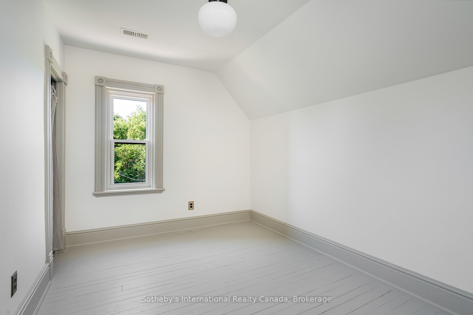 221 Collingwood Street Property Photo 32