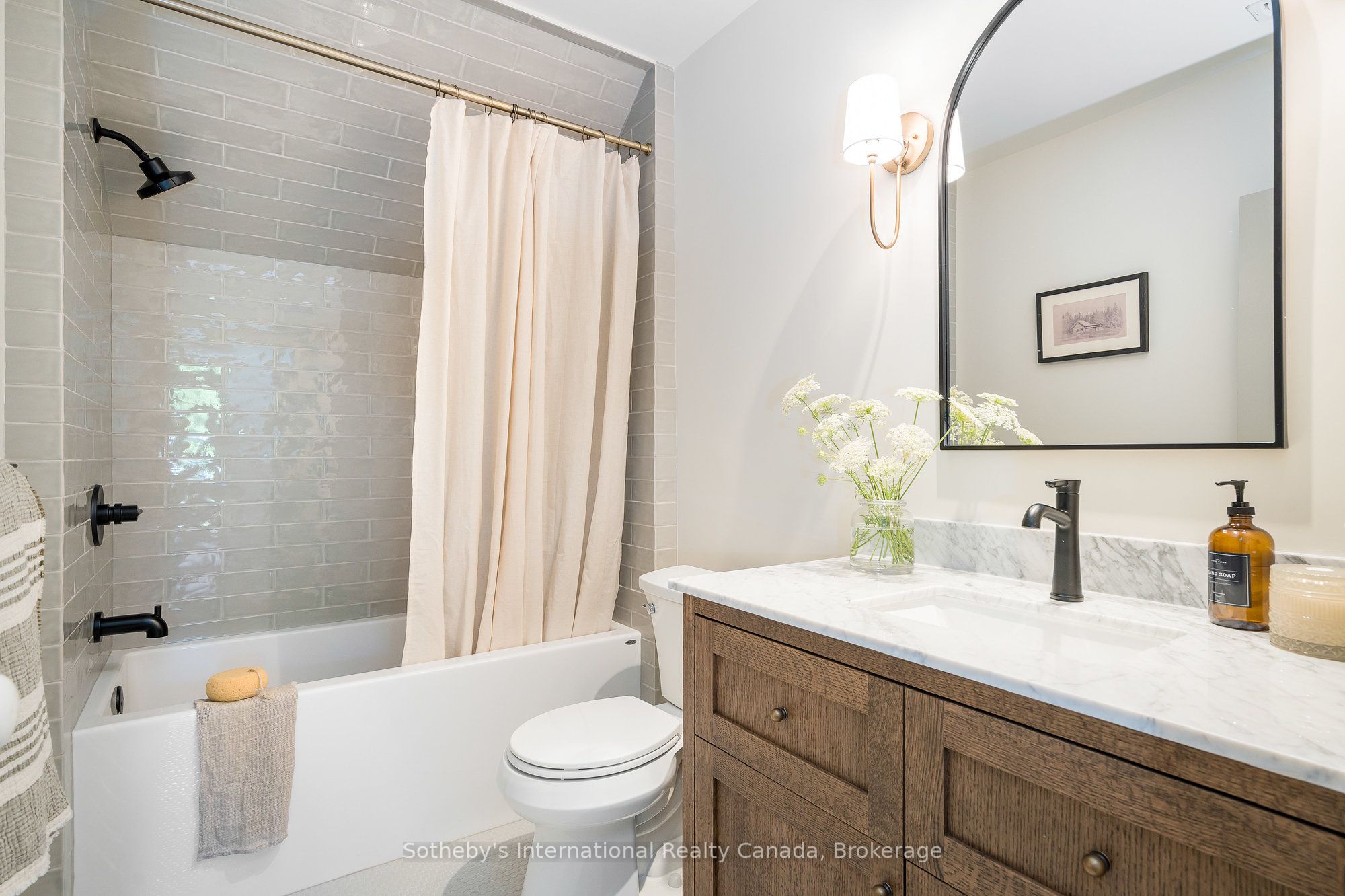 221 Collingwood Street Property Photo 34
