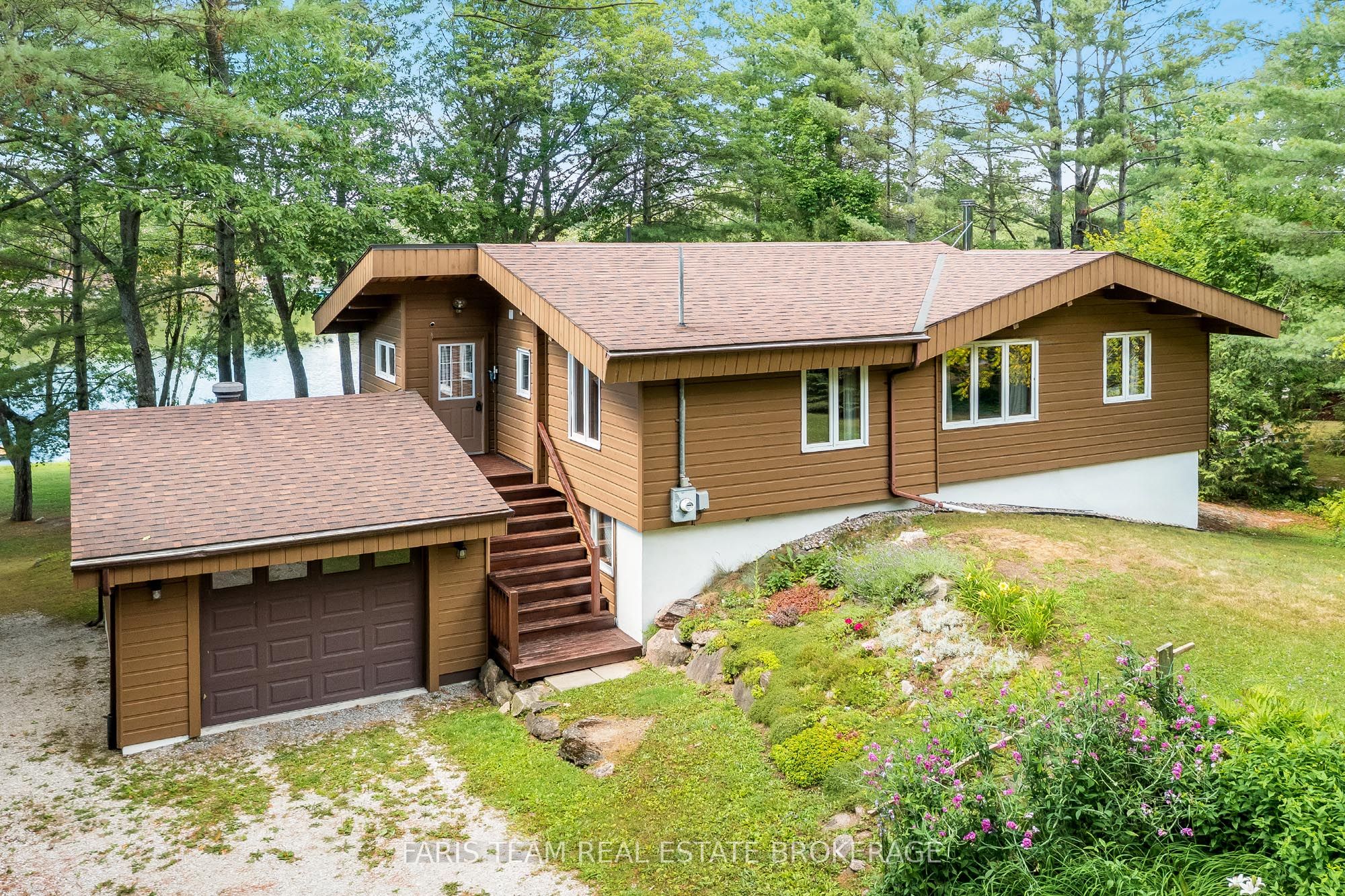 7652 South River Road Property Photo 1
