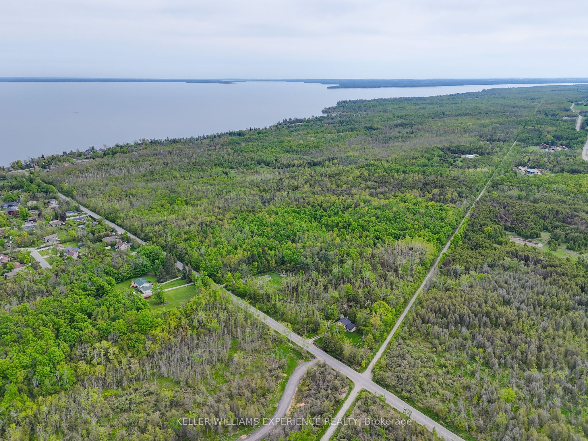 552 Lynn St Property Photo 2