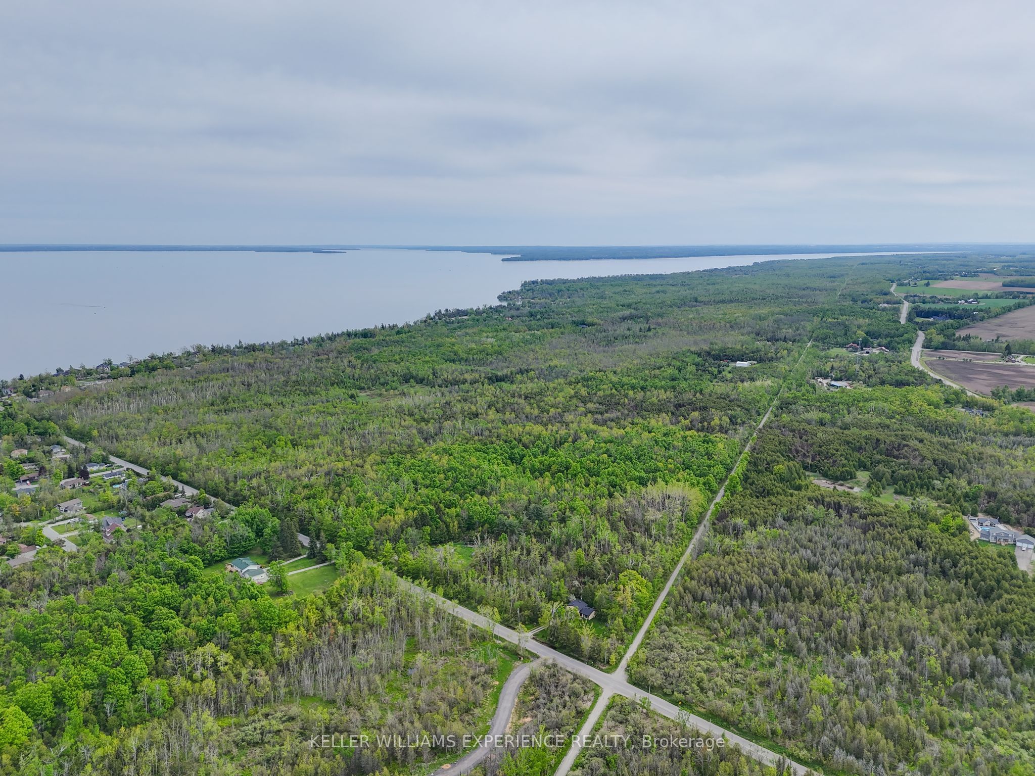 552 Lynn St Property Photo 6