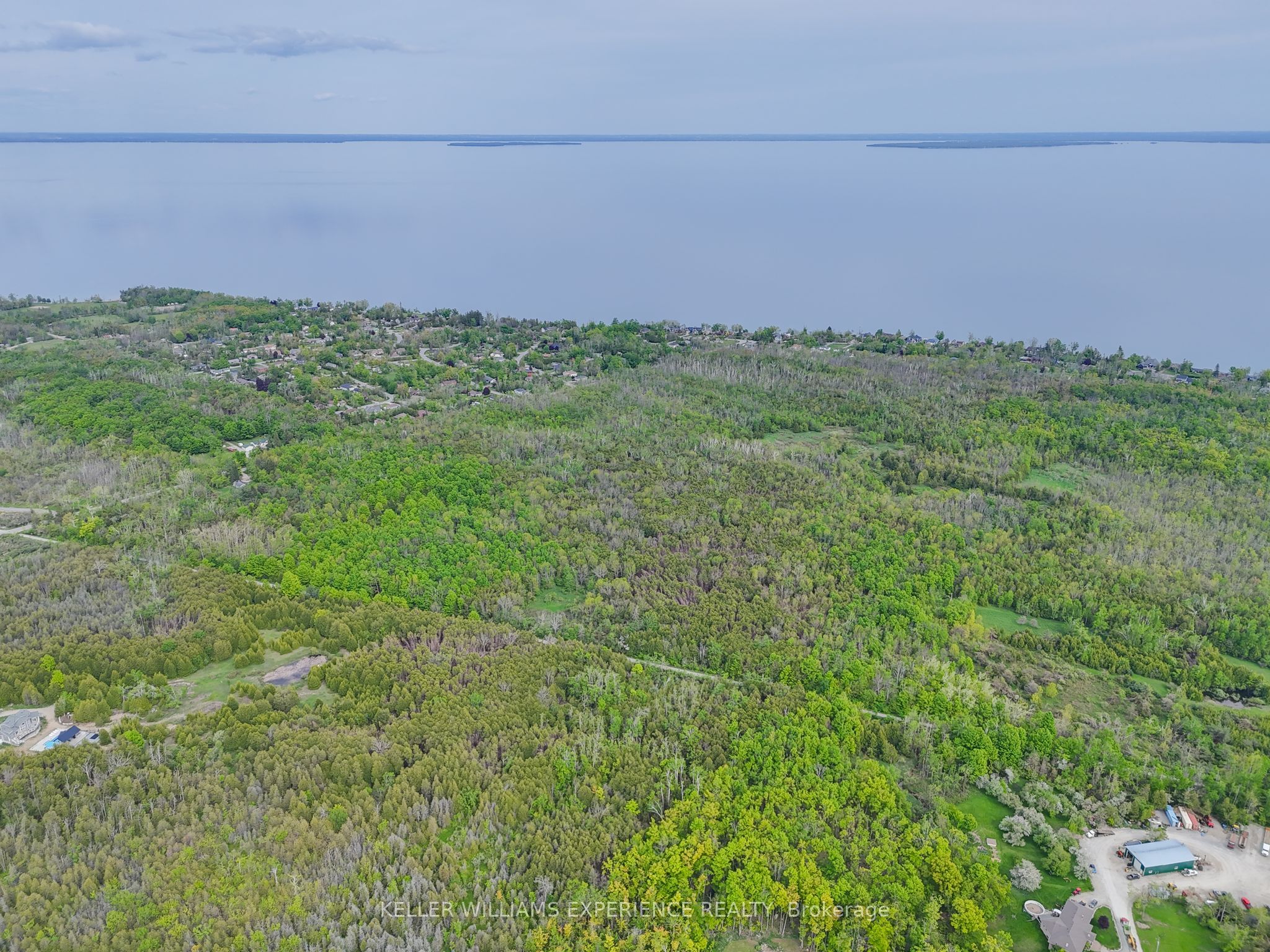 552 Lynn St Property Photo 8