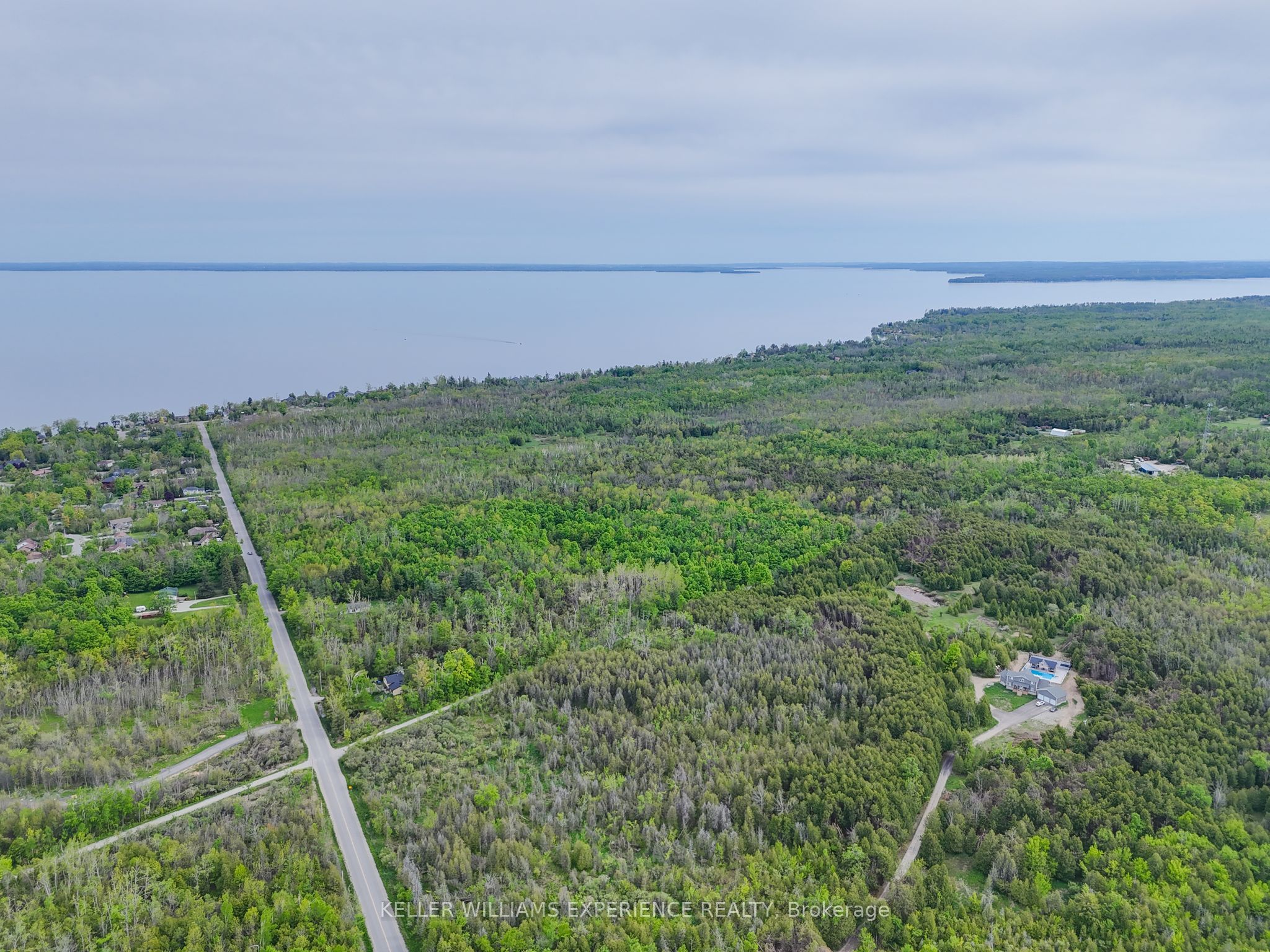 552 Lynn St Property Photo 10