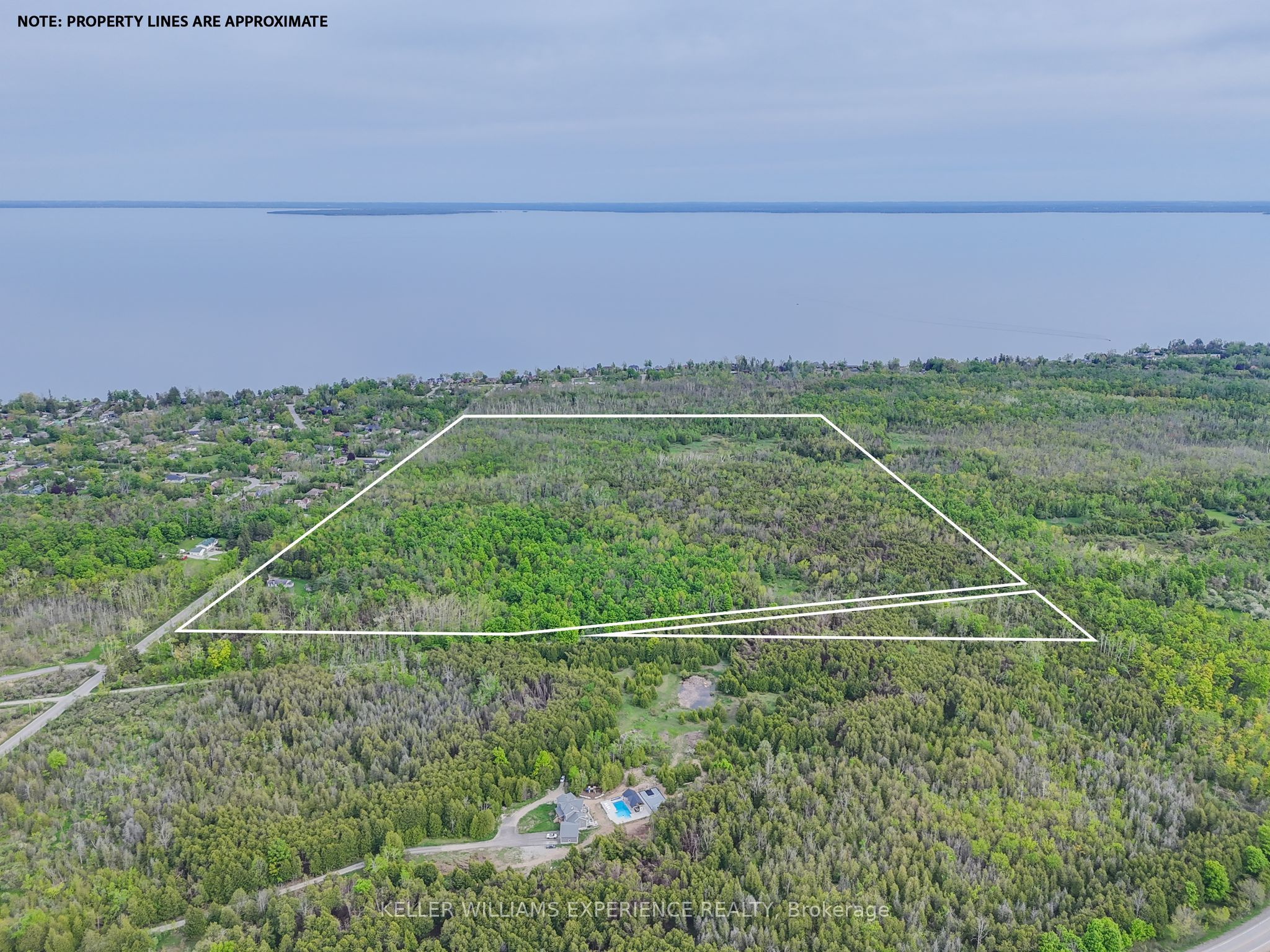 552 Lynn St Property Photo 11