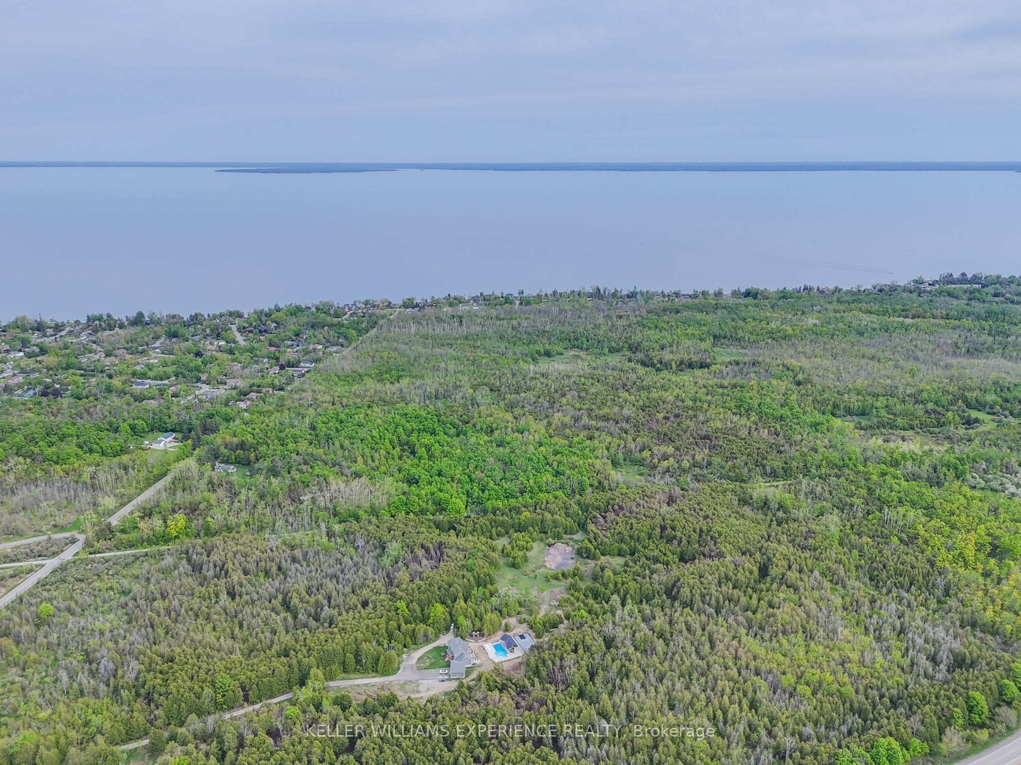 552 Lynn St Property Photo 12