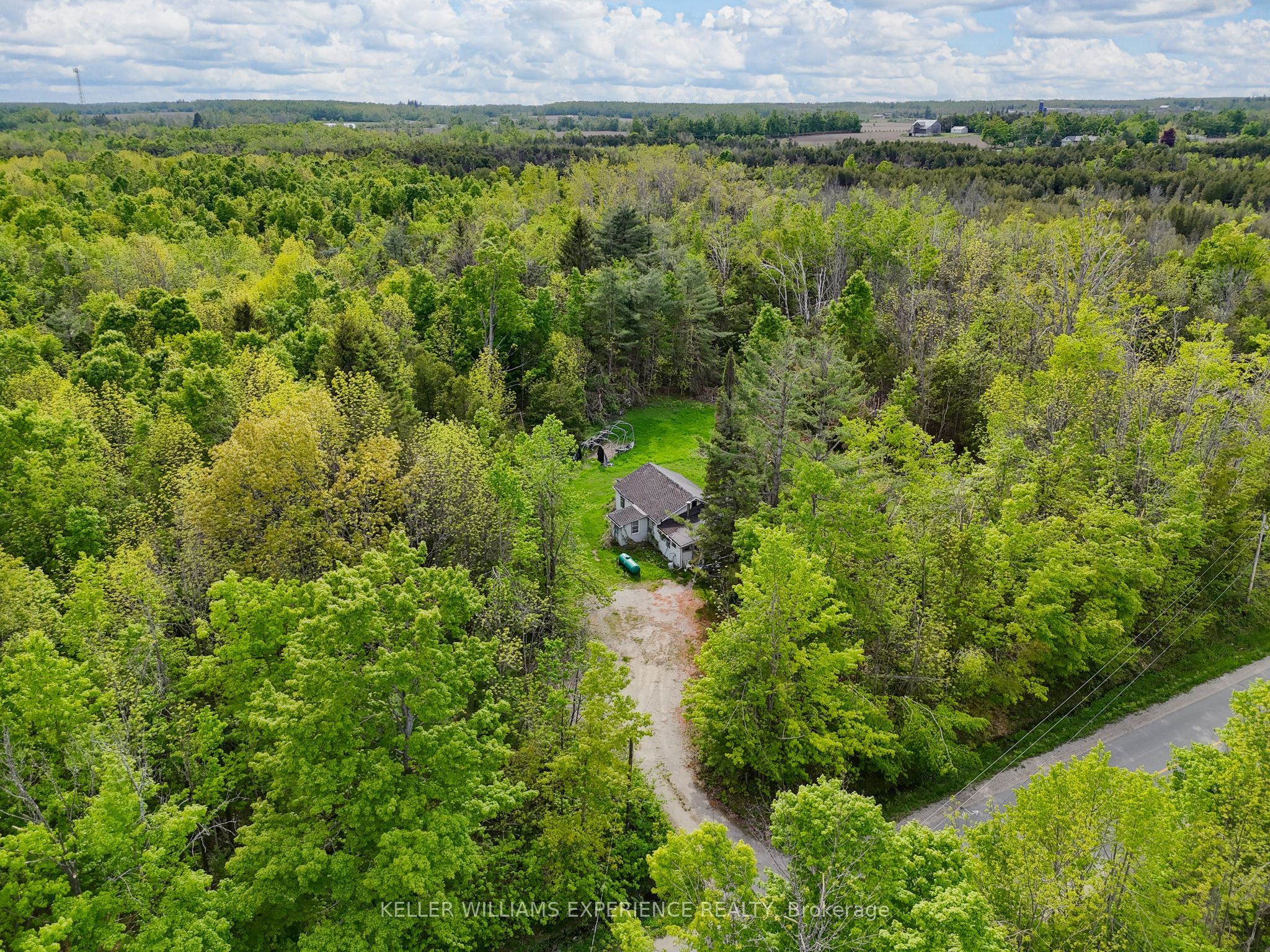 552 Lynn St Property Photo 15