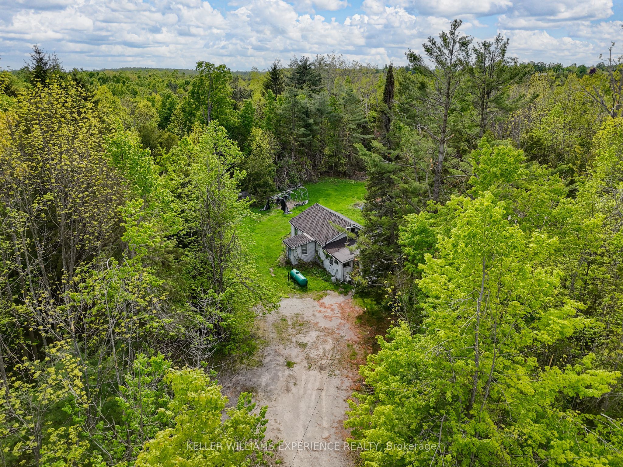 552 Lynn St Property Photo 16